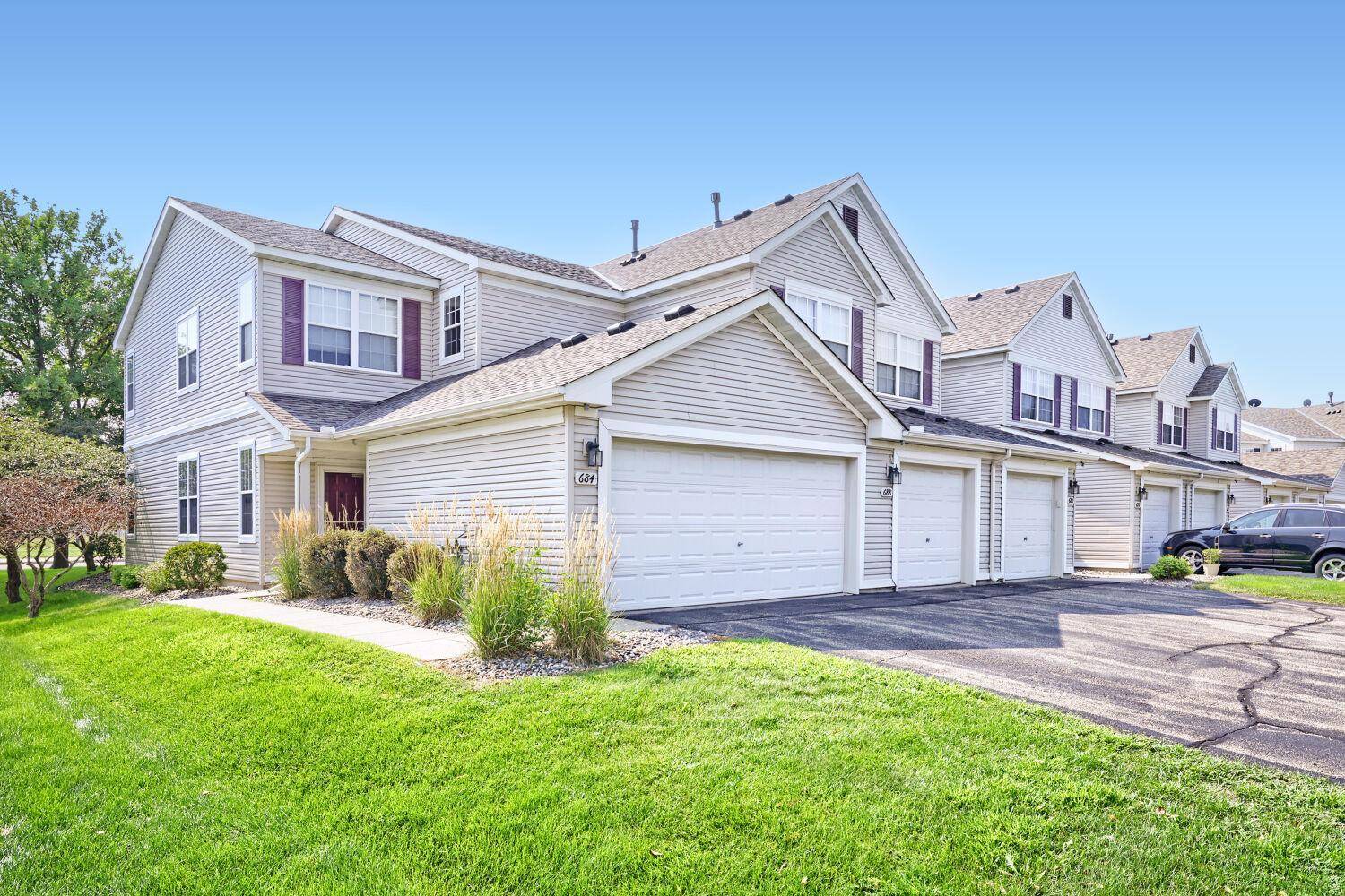 688 Cobblestone WAY, Shakopee, MN 55379