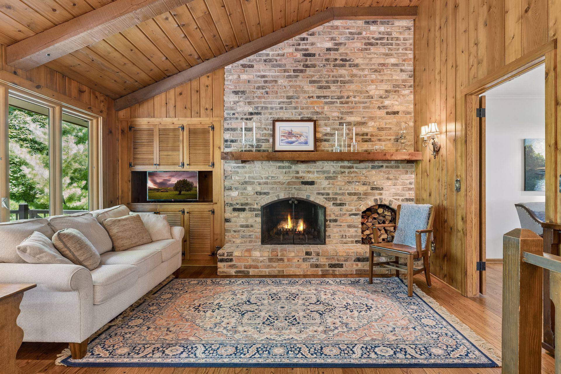 17380 Hampton CT, Minnetonka, MN 55345
