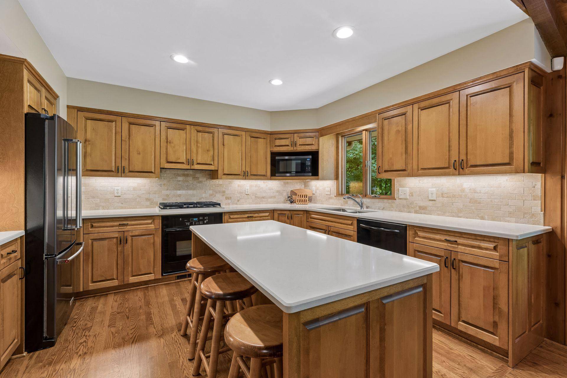 17380 Hampton CT, Minnetonka, MN 55345