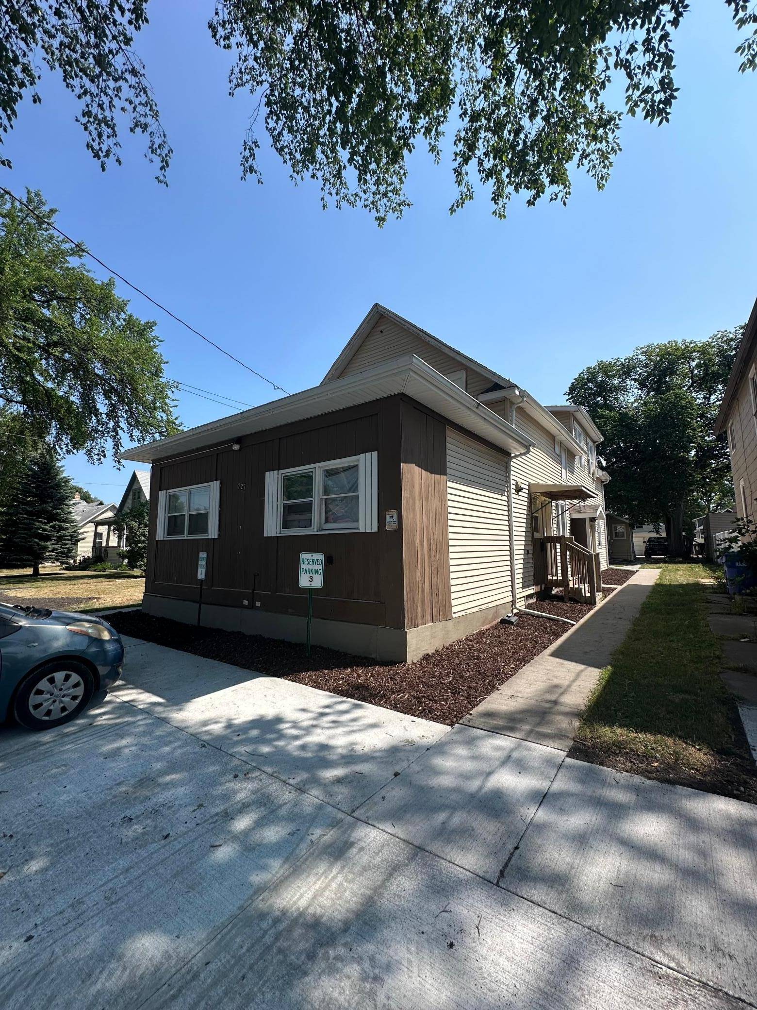 727 3rd ST N, Fargo, ND 58102