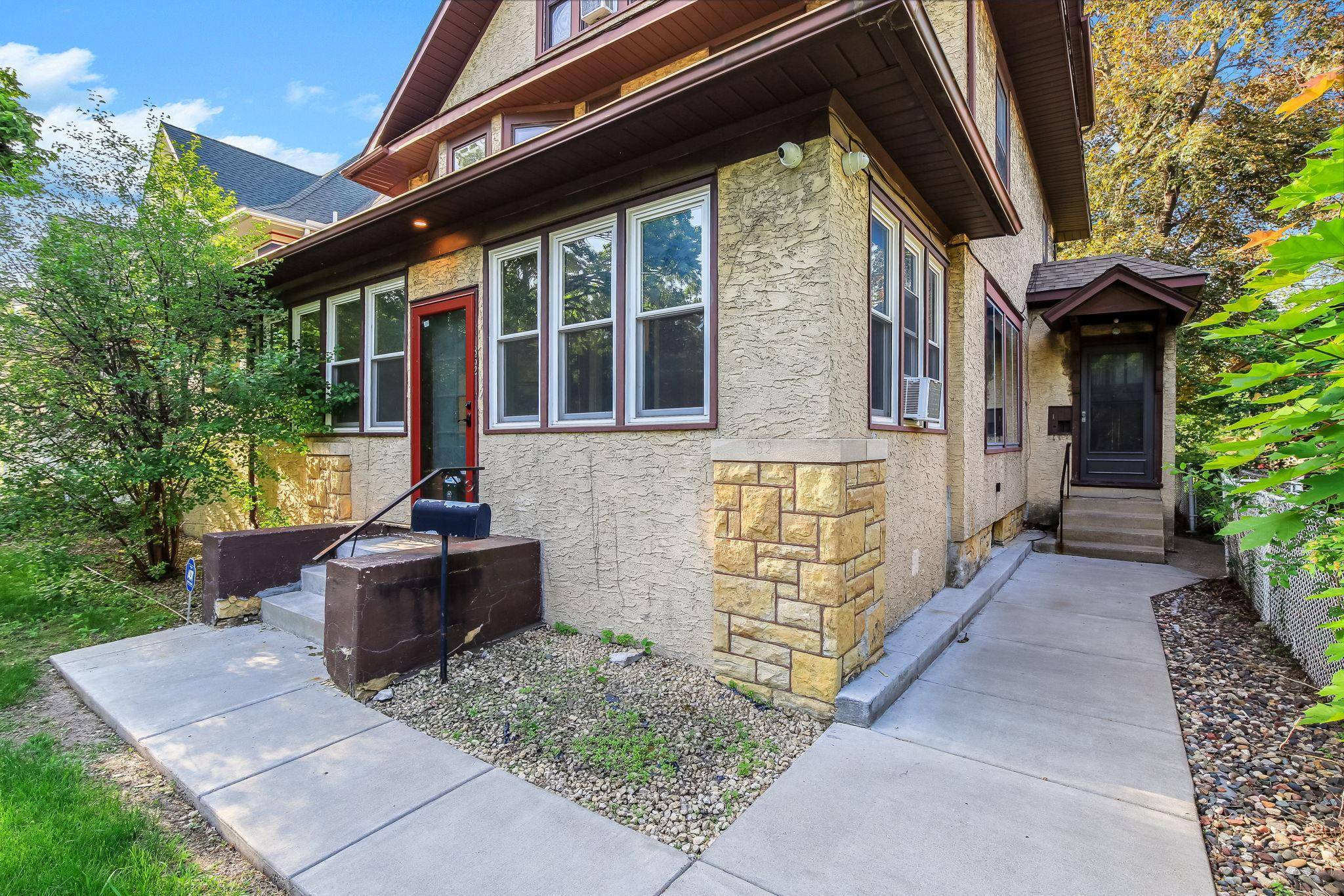 852 Ashland AVE, Saint Paul, MN 55104