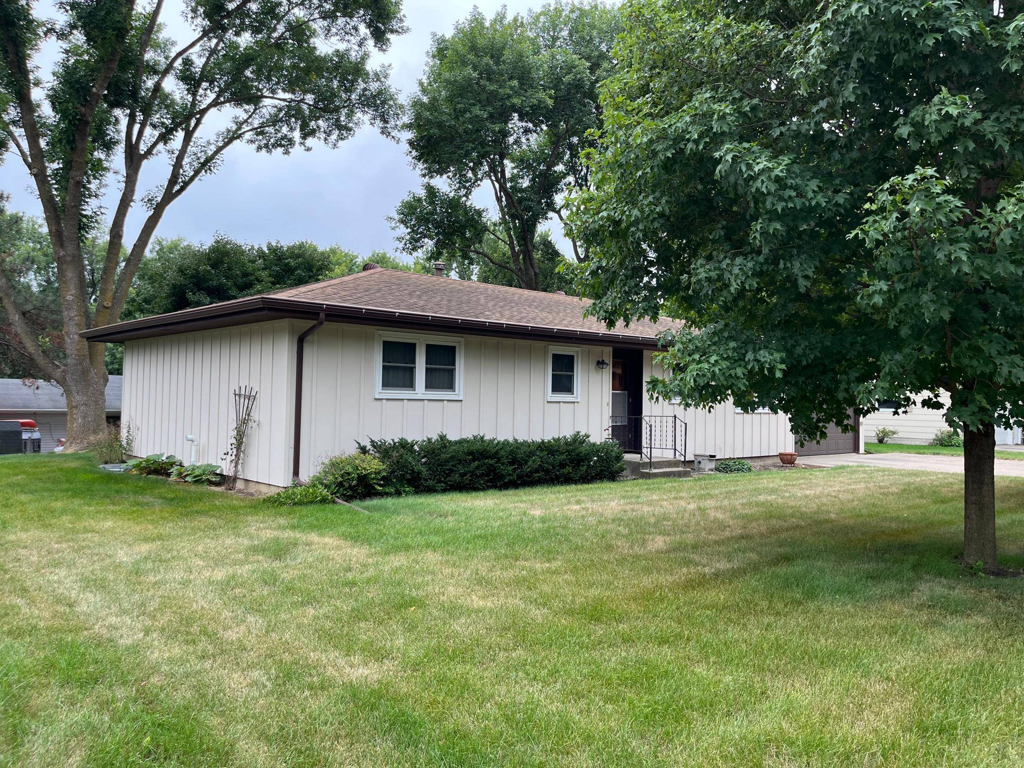 631 19th ST, Windom, MN 56101