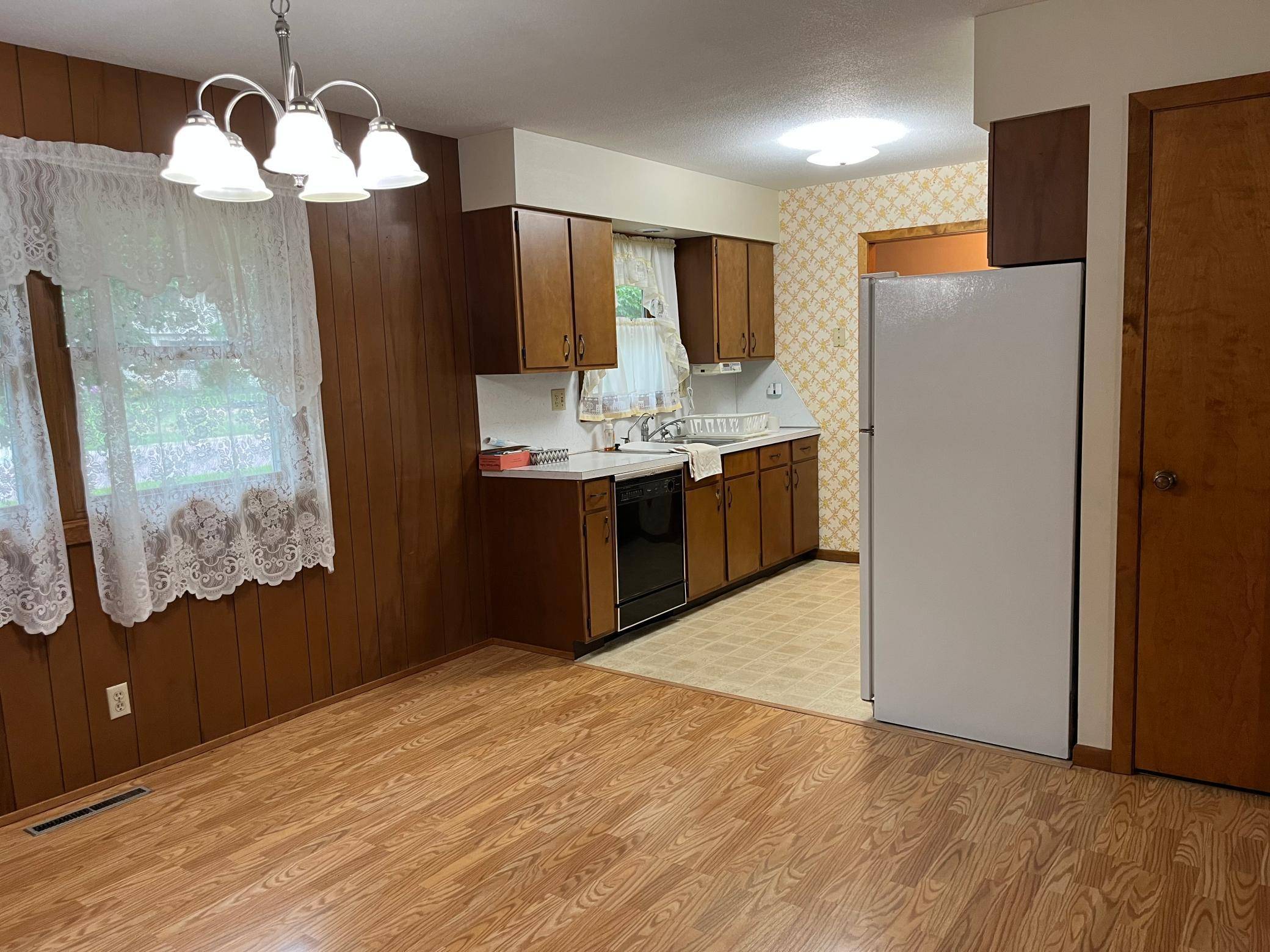 631 19th ST, Windom, MN 56101