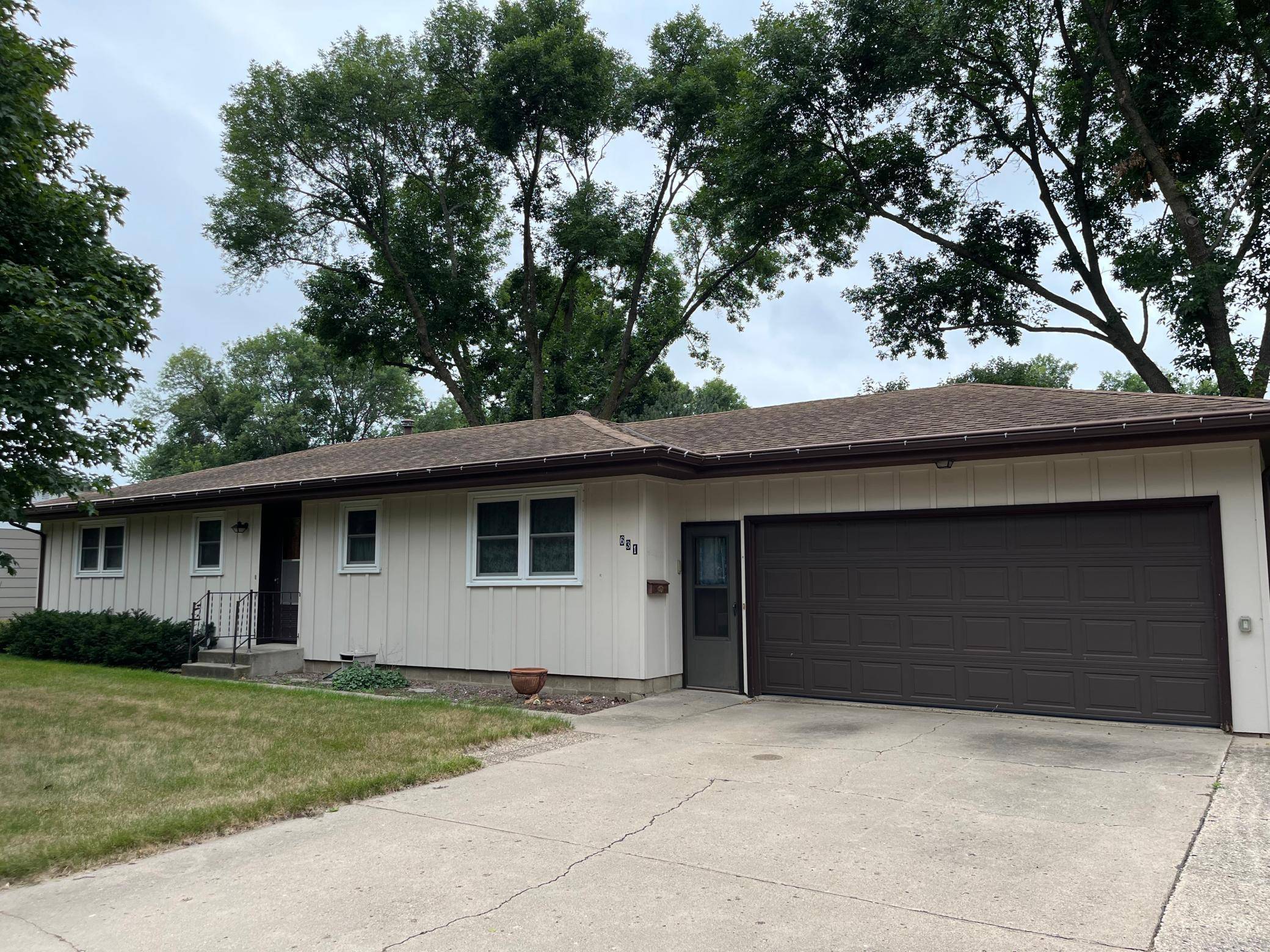 631 19th ST, Windom, MN 56101