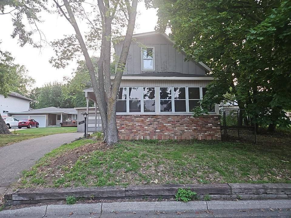 1069 Seminole AVE, West Saint Paul, MN 55118