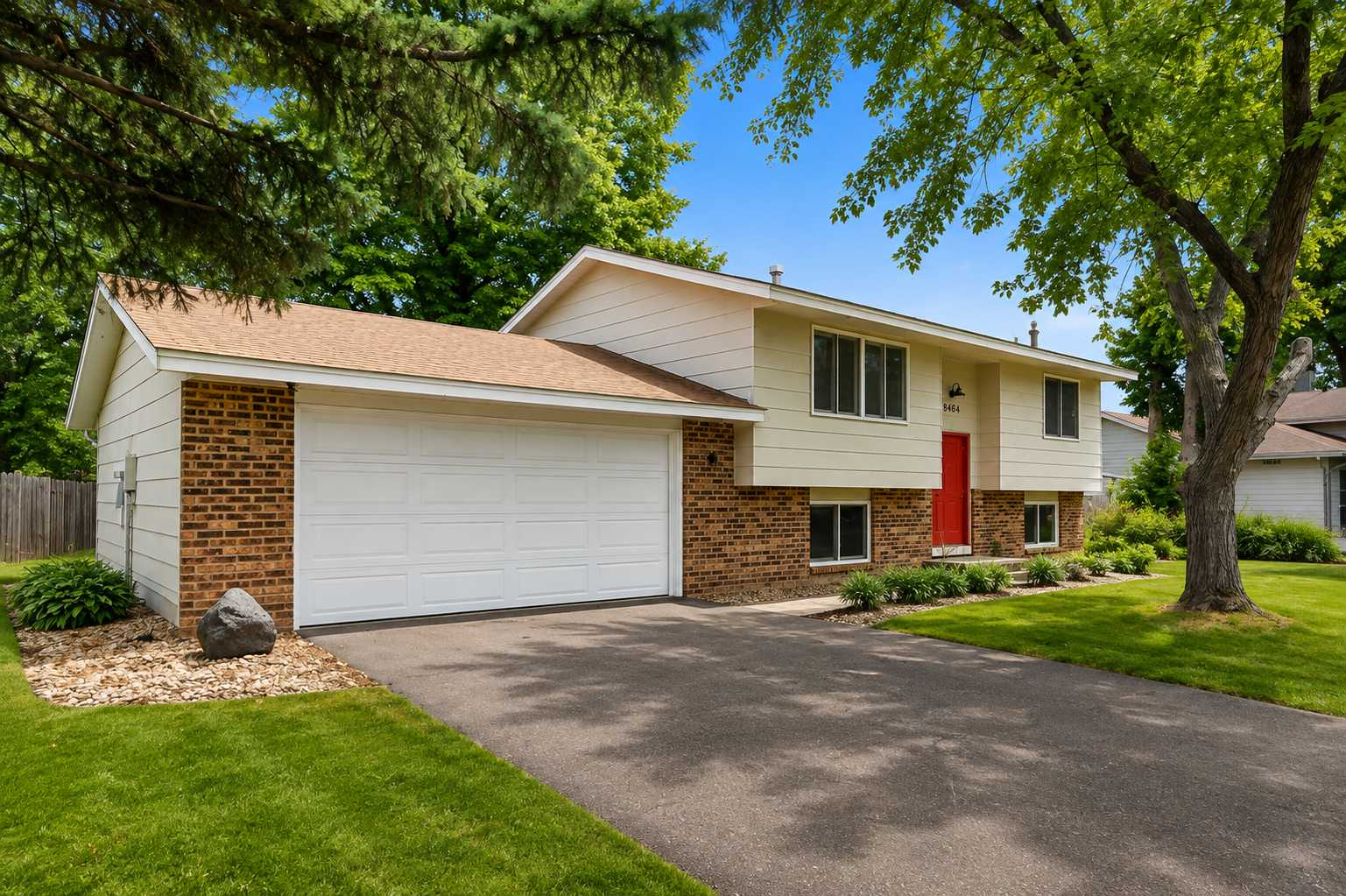 8444 Brunswick CT N, Brooklyn Park, MN 55443