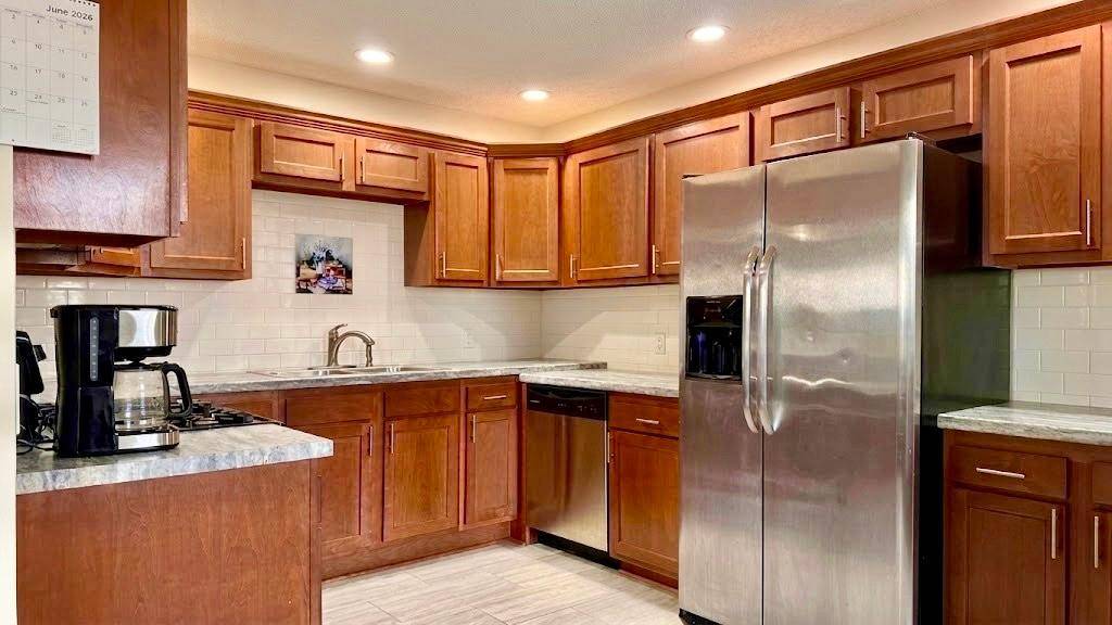 7352 72nd LN N, Brooklyn Park, MN 55428