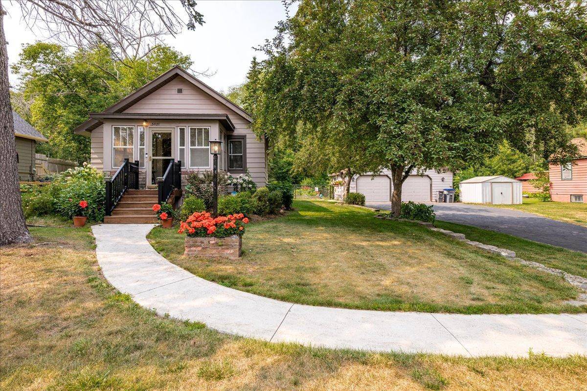 3821 W 7th ST, Duluth, MN 55807