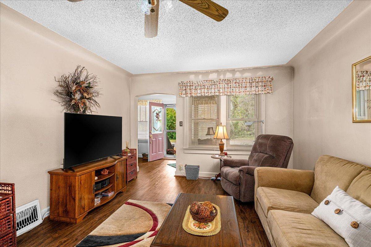 3821 W 7th ST, Duluth, MN 55807