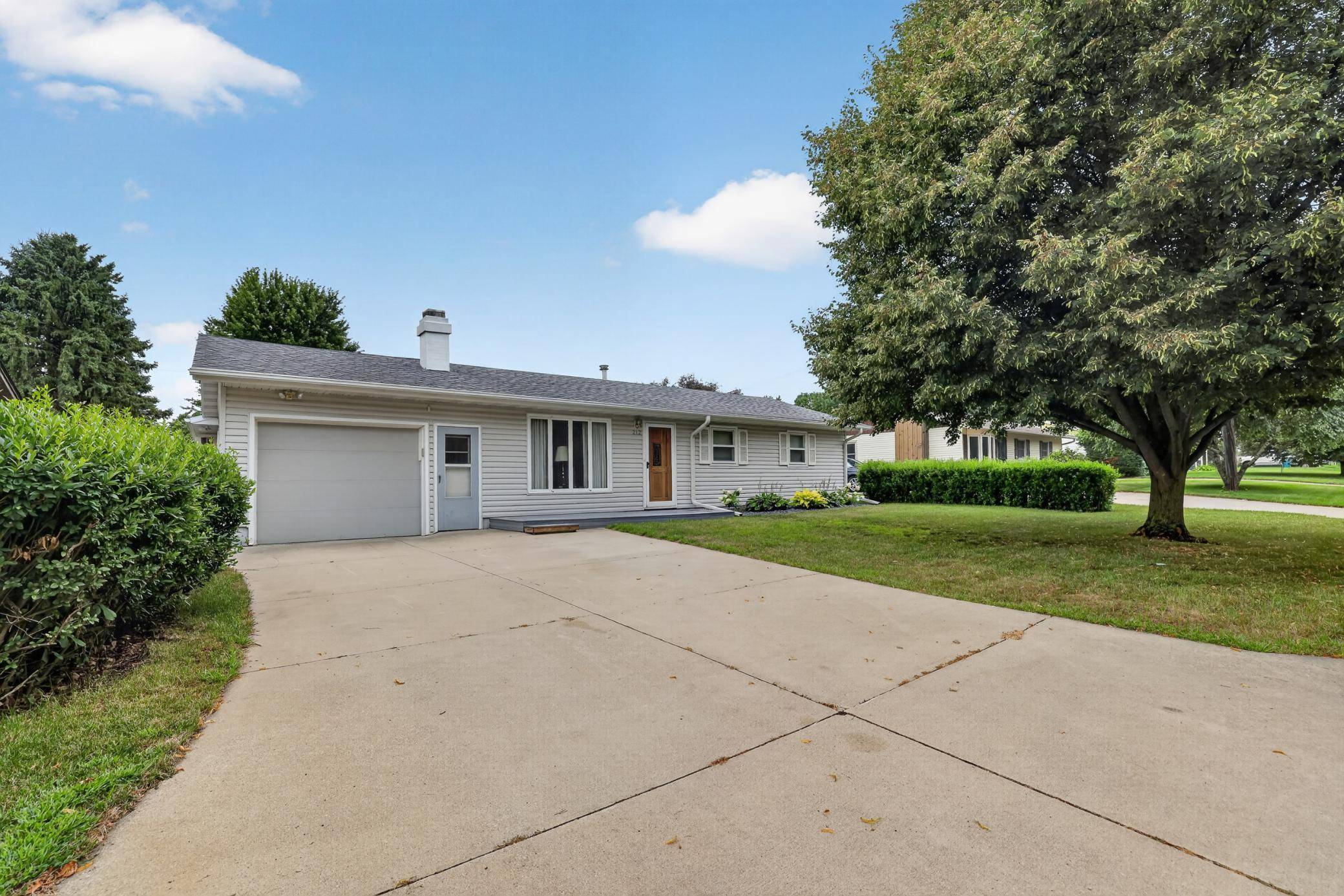 212 2nd ST NW, Byron, MN 55920