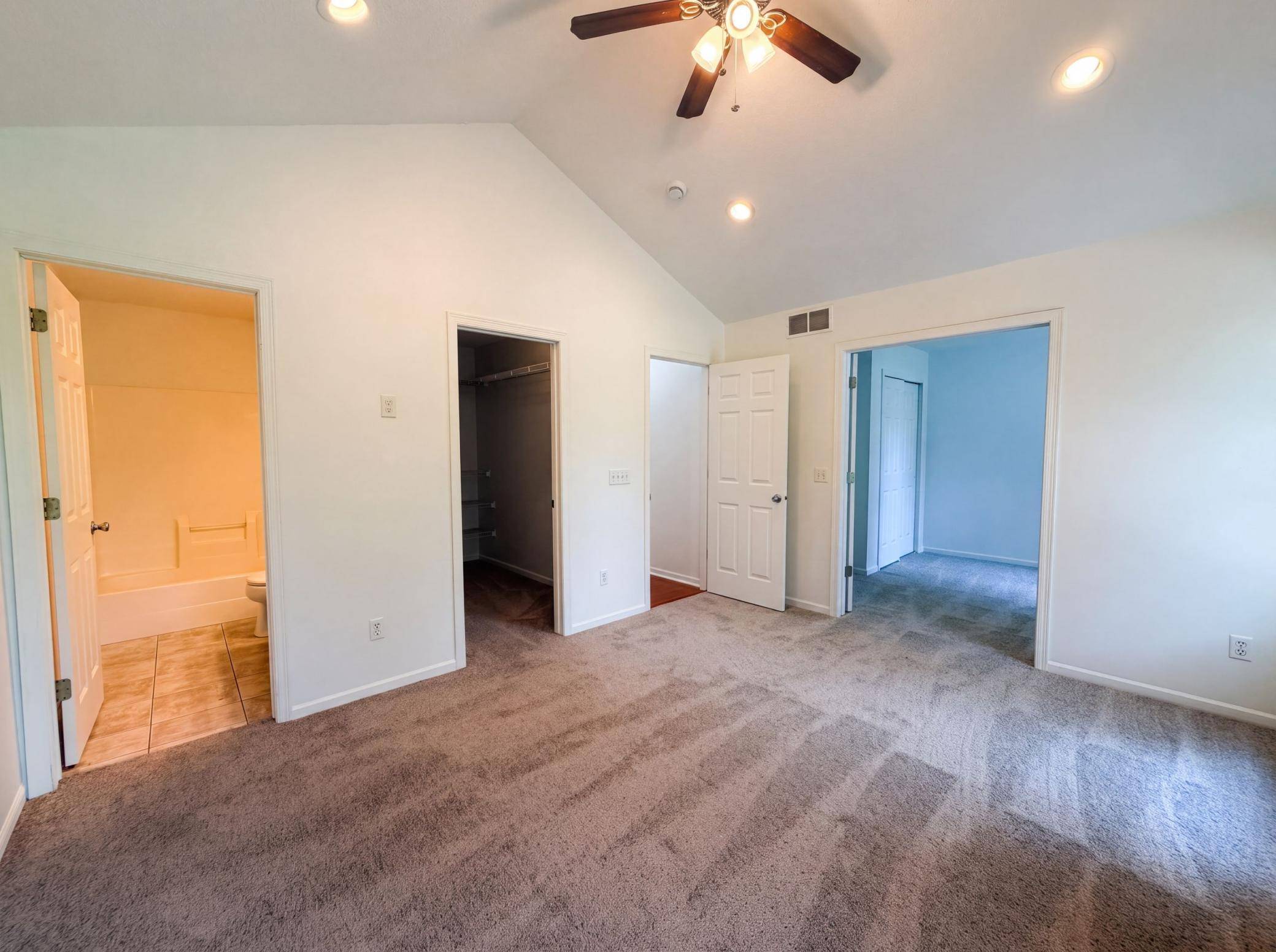 7476 Hampton LN, Shakopee, MN 55379