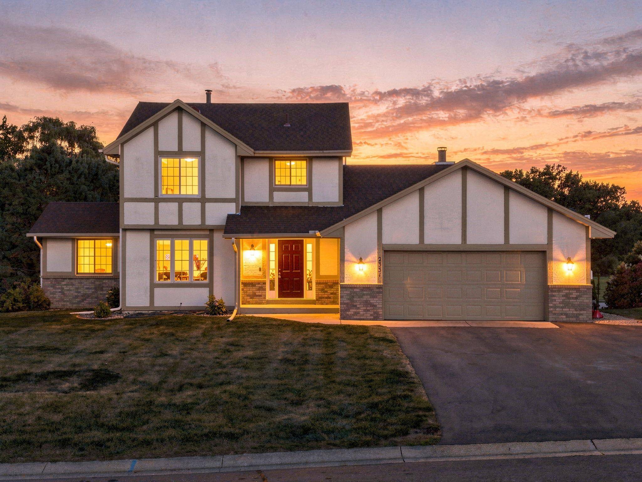 2331 Schoolmaster DR, Chaska, MN 55318