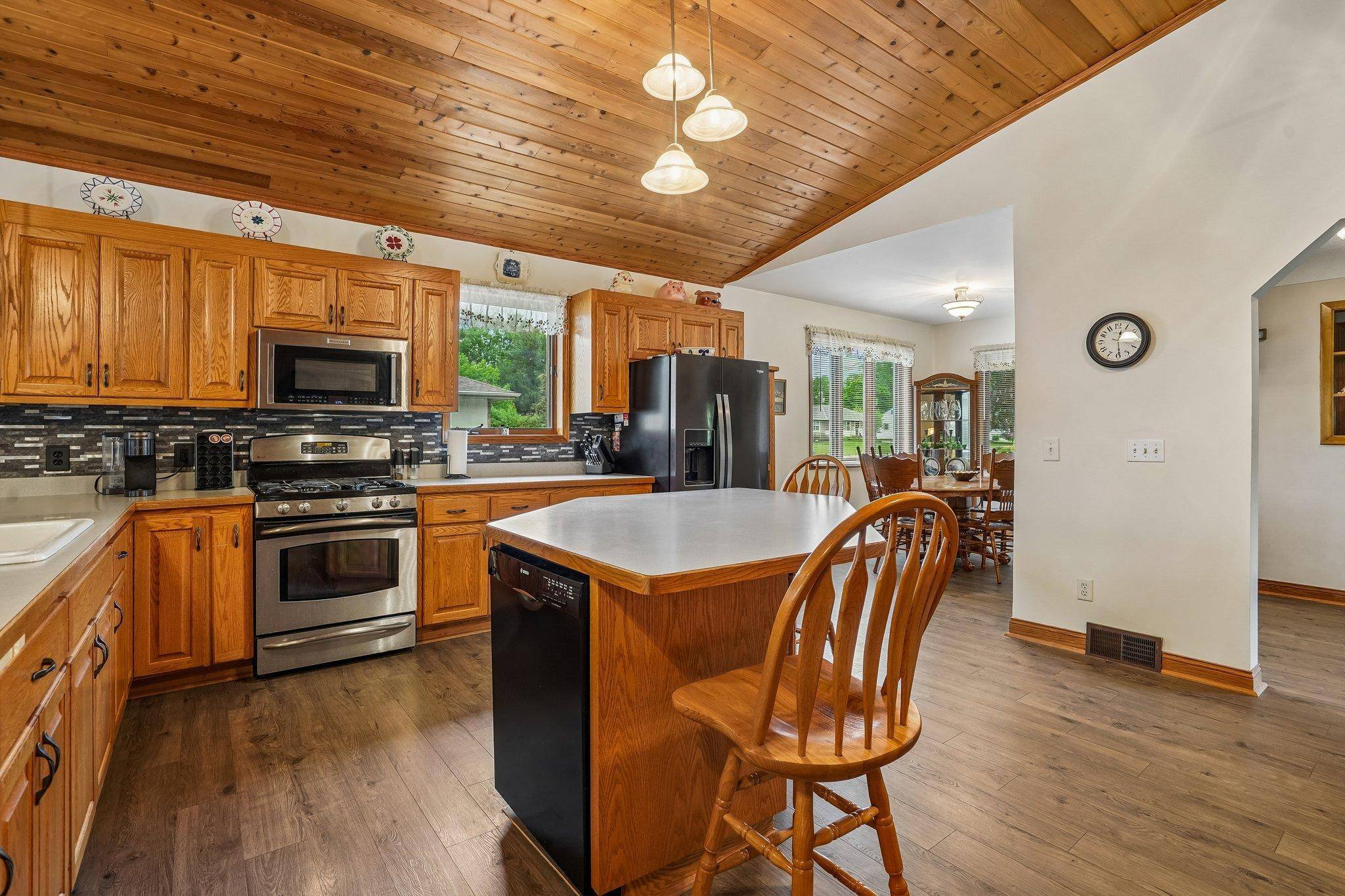 2908 Roosevelt ST NE, Saint Anthony, MN 55418