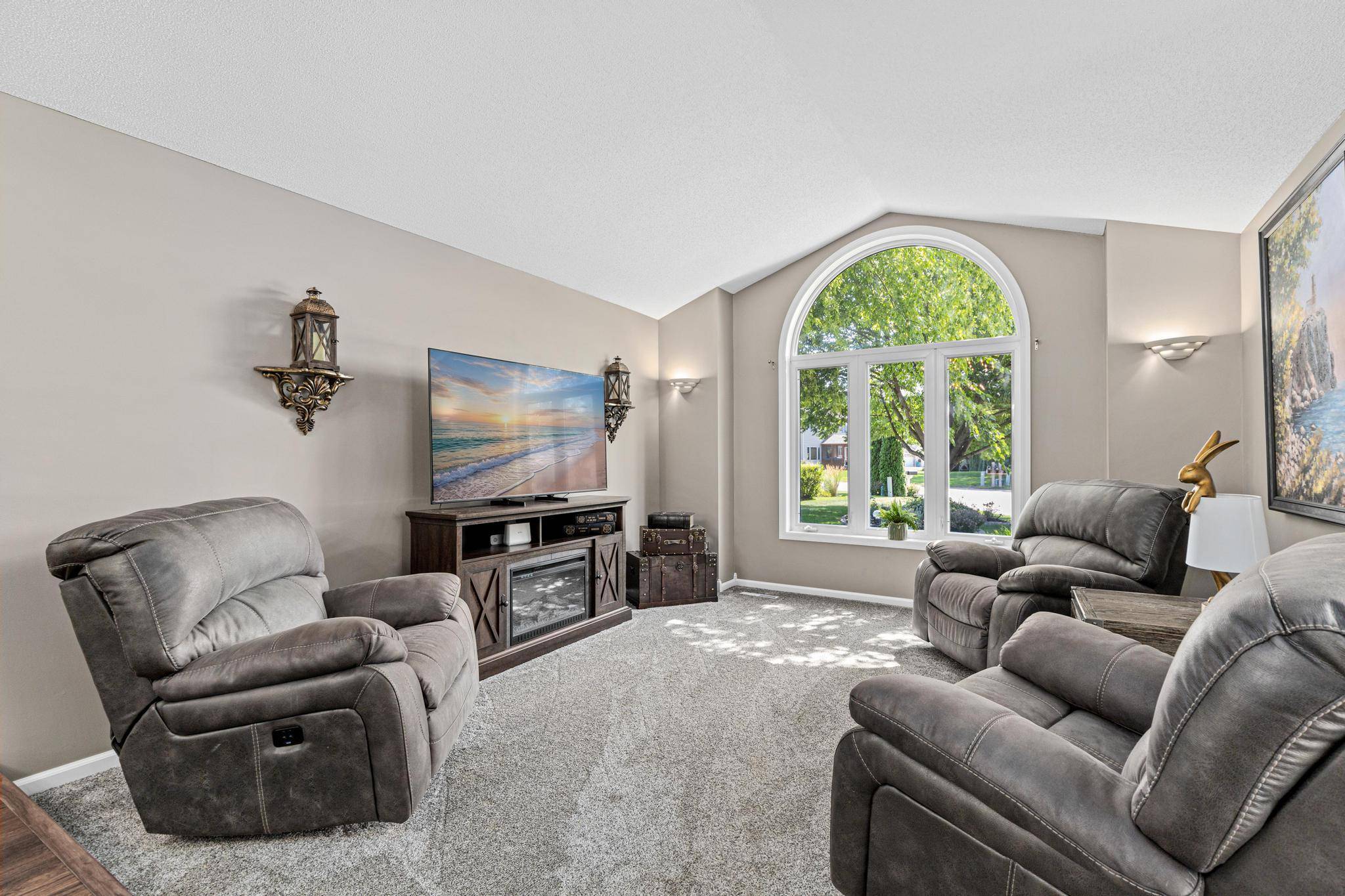 3110 Canyon CIR, Chaska, MN 55318