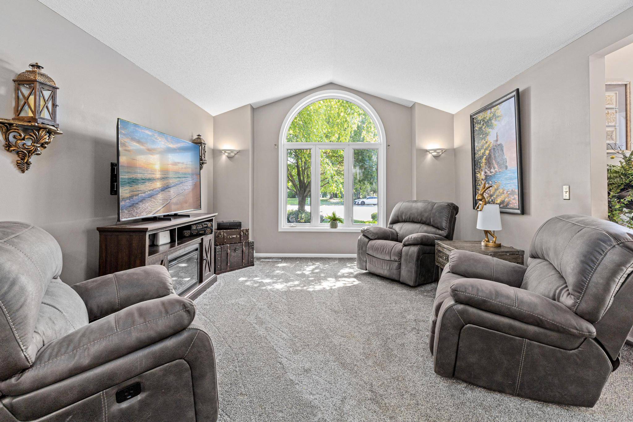 3110 Canyon CIR, Chaska, MN 55318