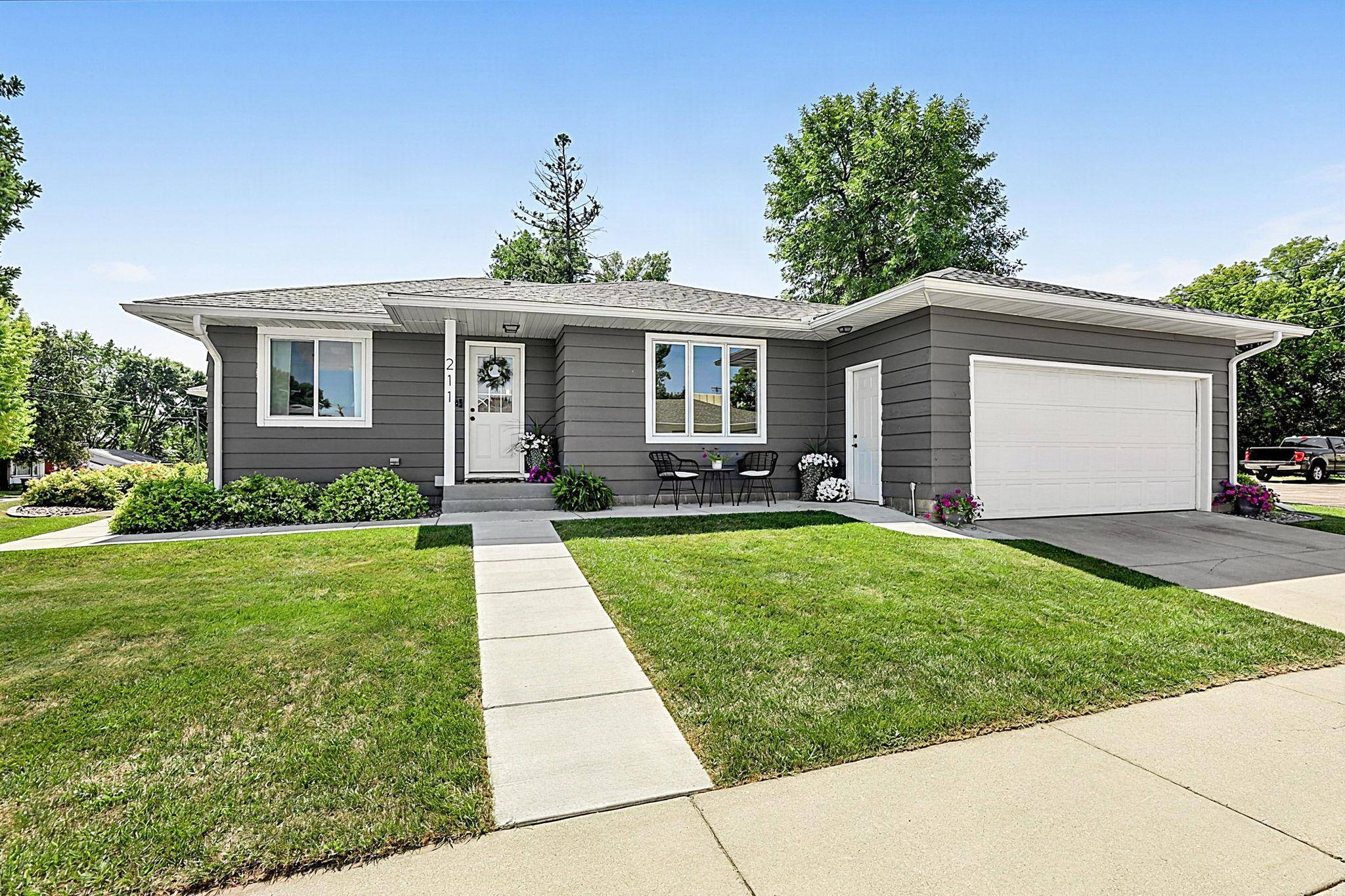 211 Cedar AVE S, Watkins, MN 55389