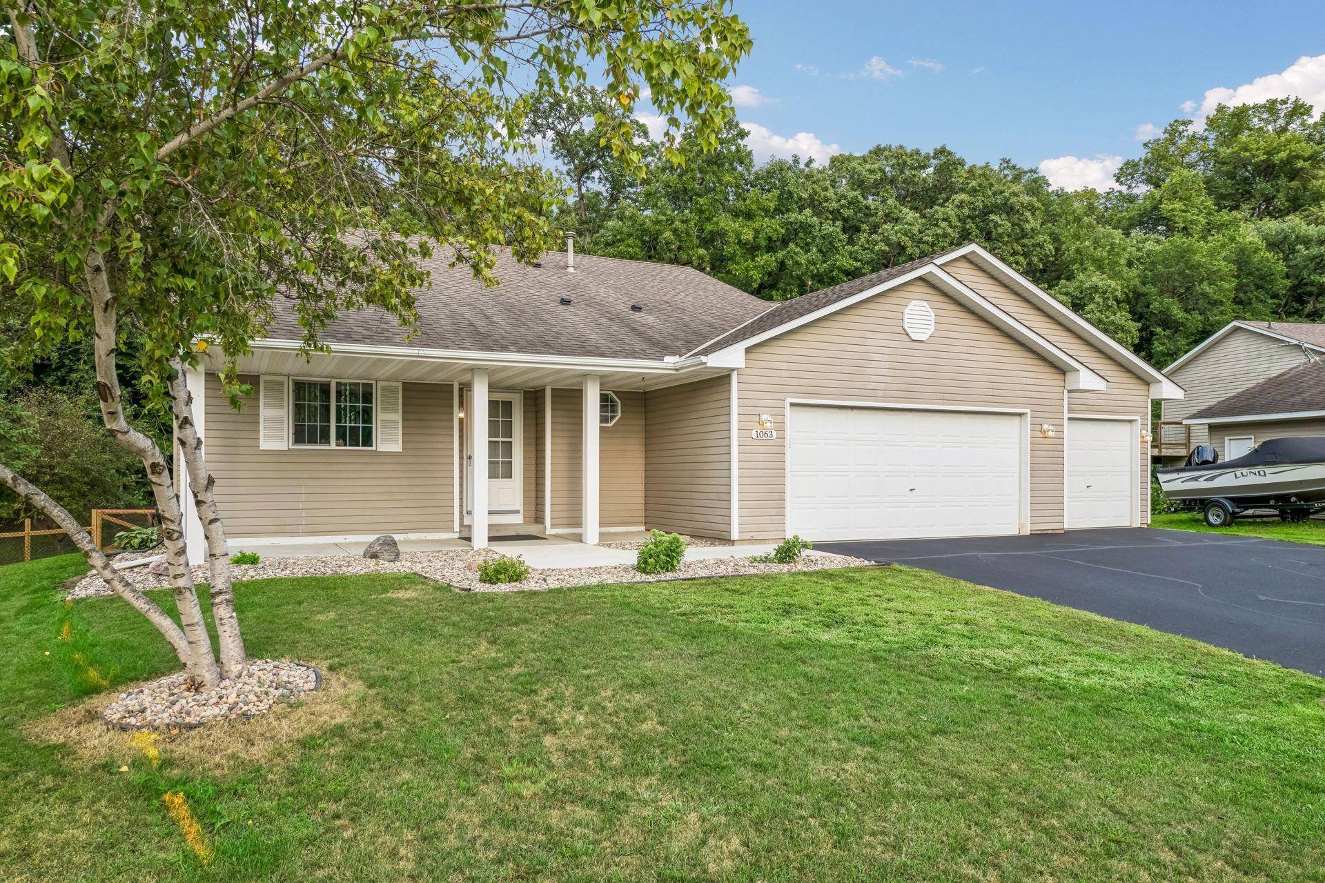 1063 Meadow ST, Cologne, MN 55322