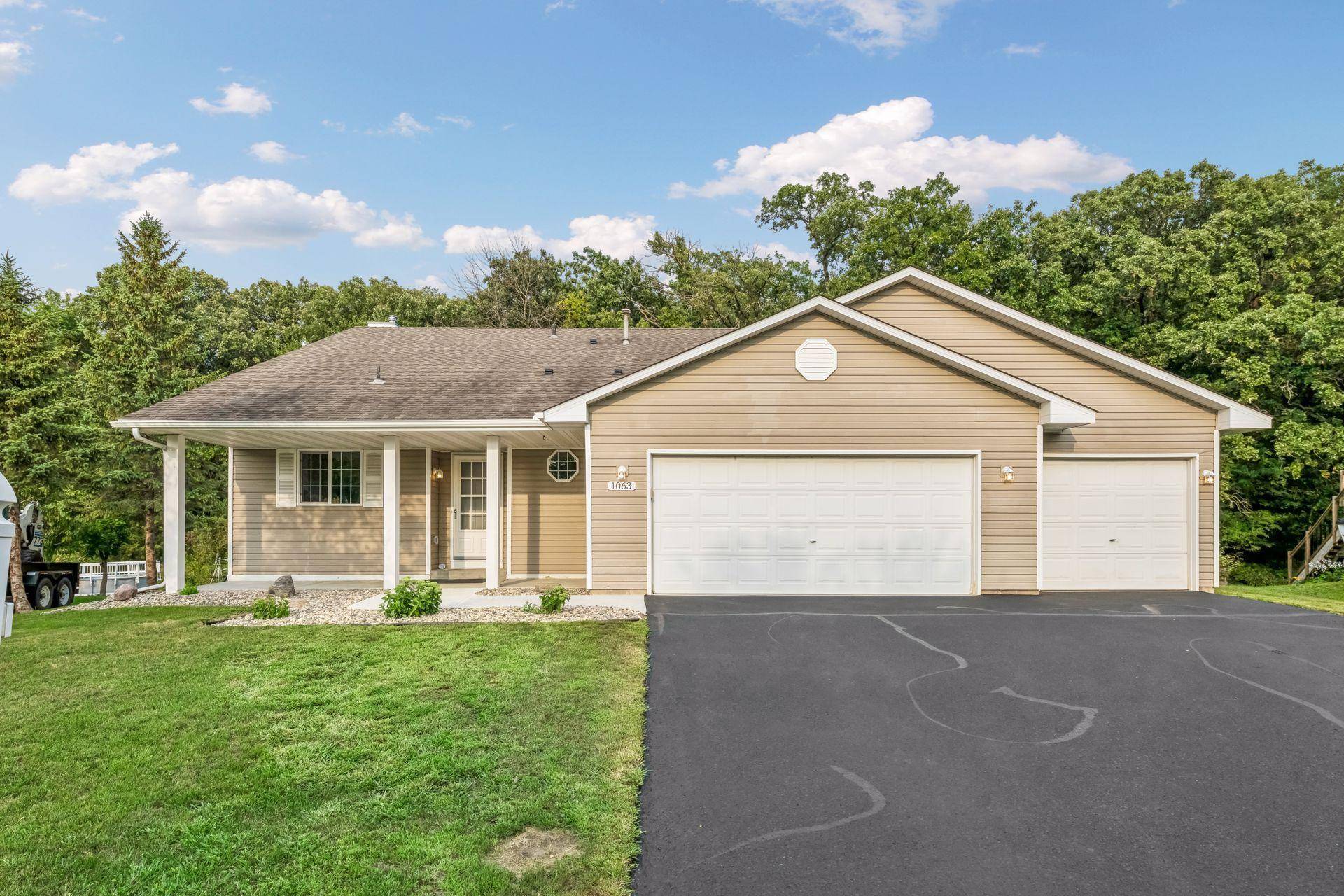 1063 Meadow ST, Cologne, MN 55322