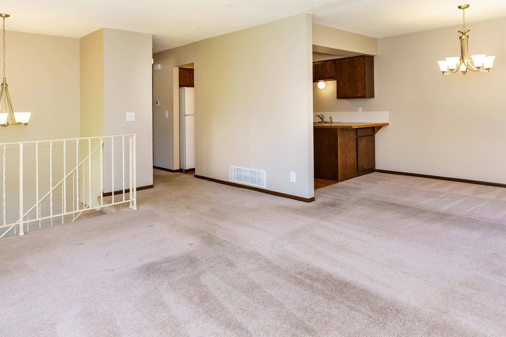 10323 Balsam LN, Eden Prairie, MN 55347