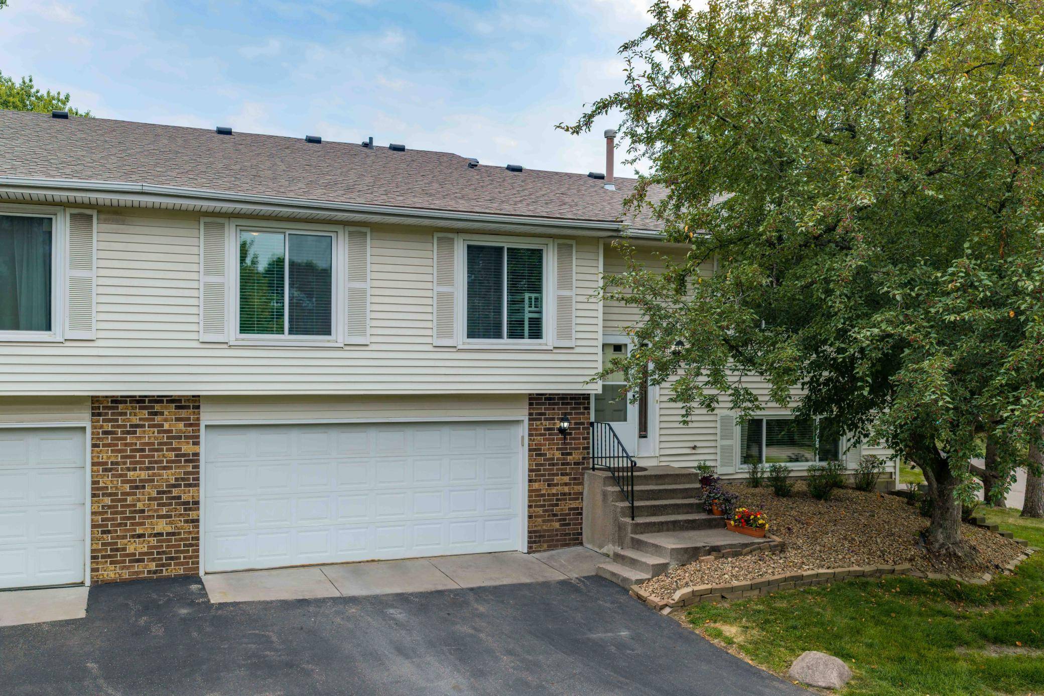 1303 W 140th ST, Burnsville, MN 55337