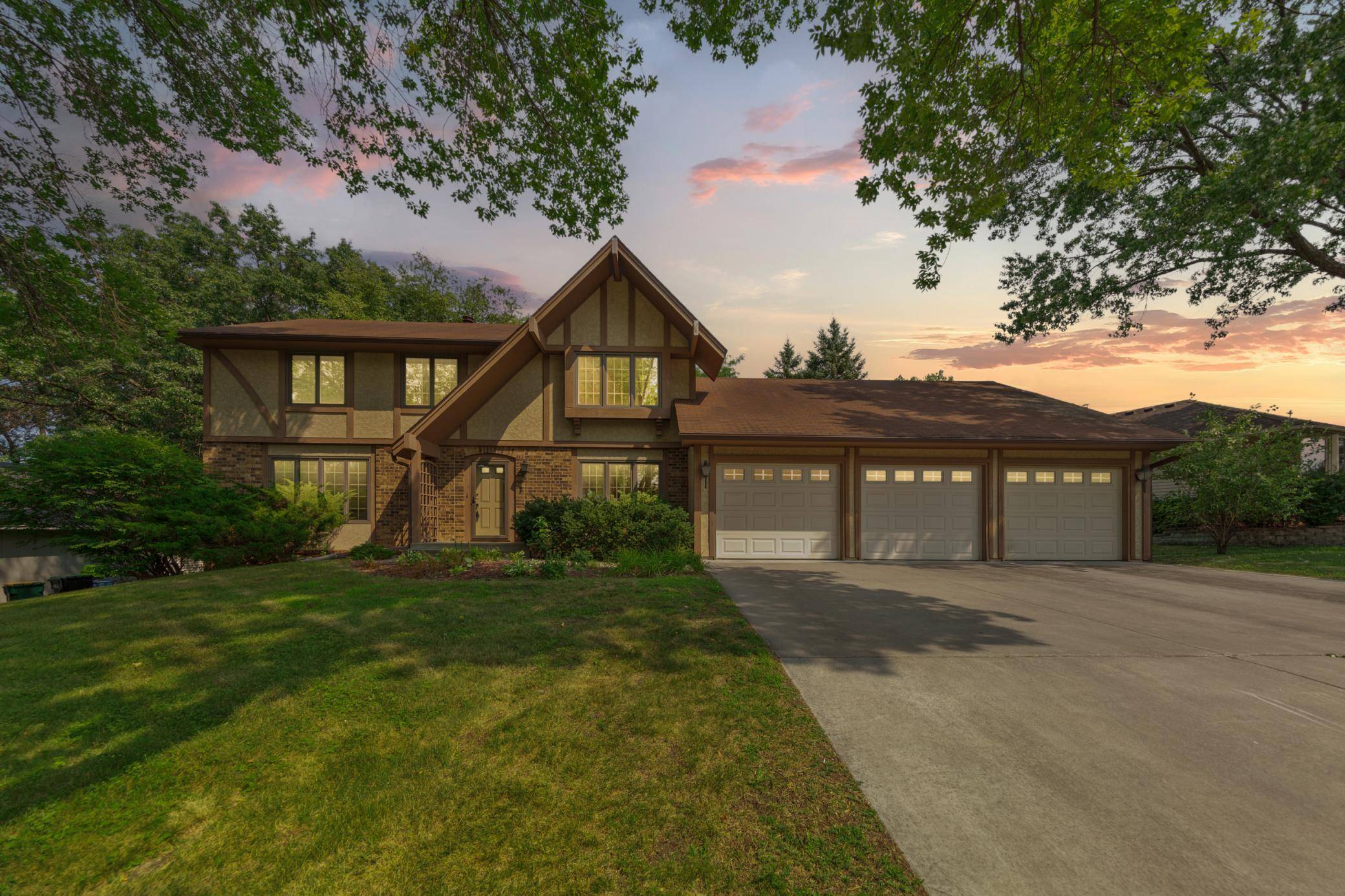 14613 Carriage LN, Burnsville, MN 55306