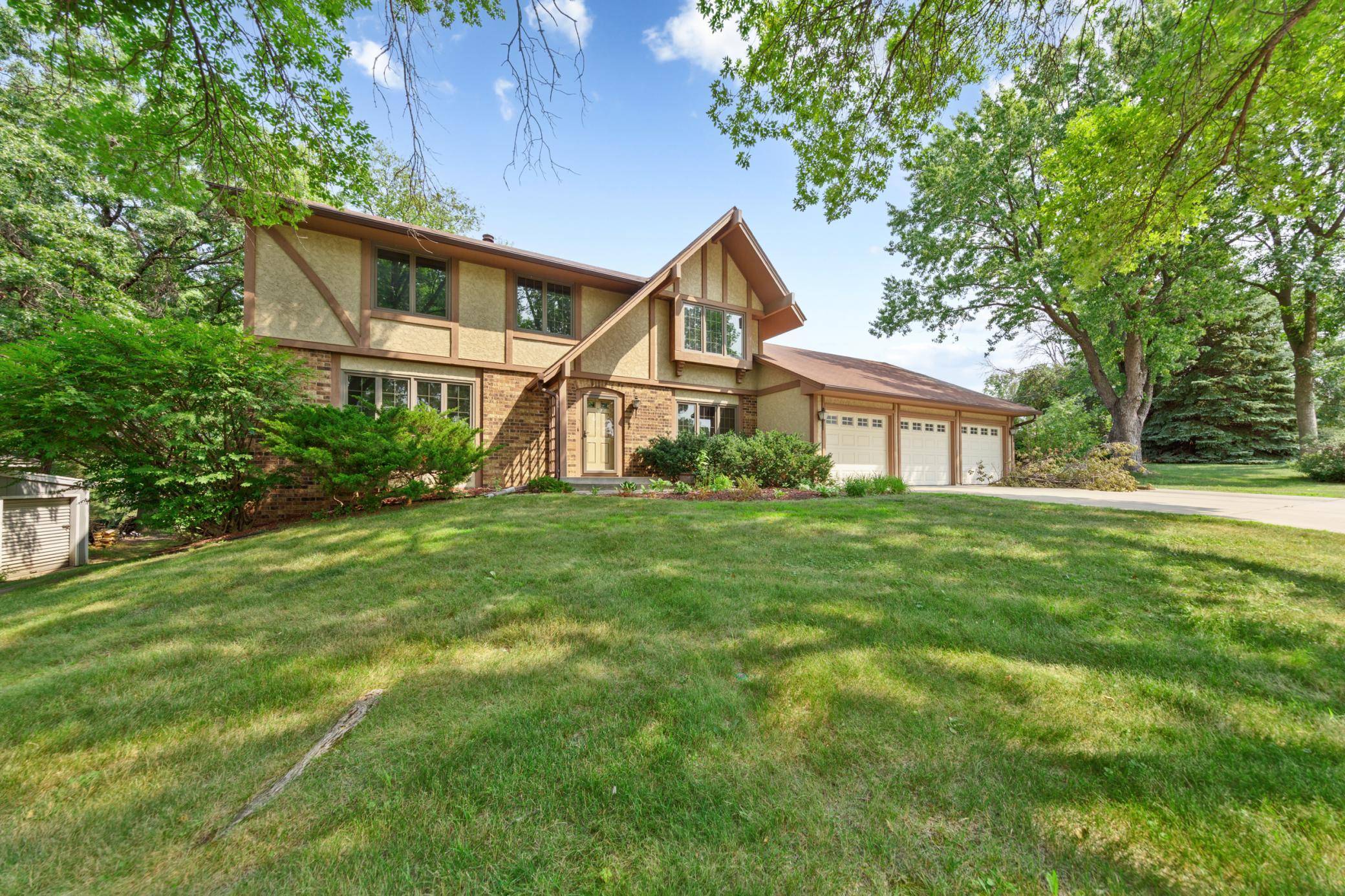 14613 Carriage LN, Burnsville, MN 55306