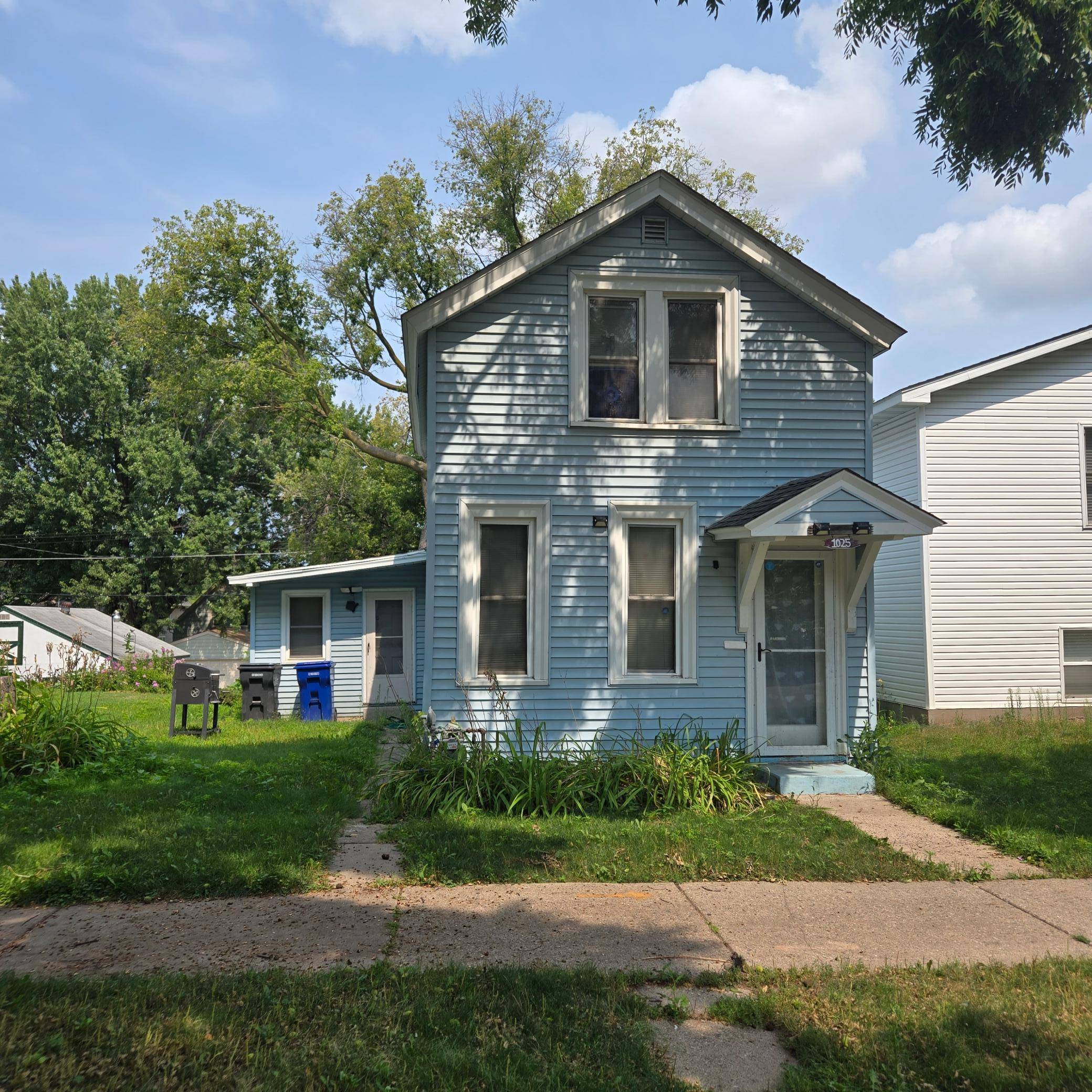 1025 Mclean AVE, Saint Paul, MN 55106