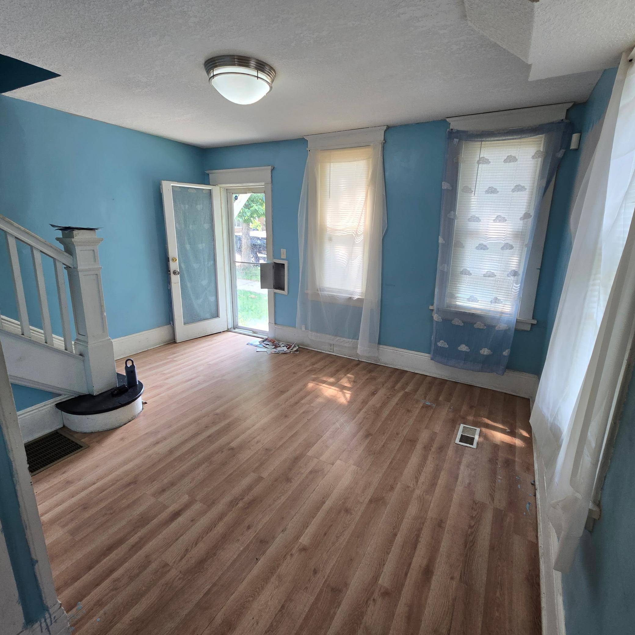 1025 Mclean AVE, Saint Paul, MN 55106