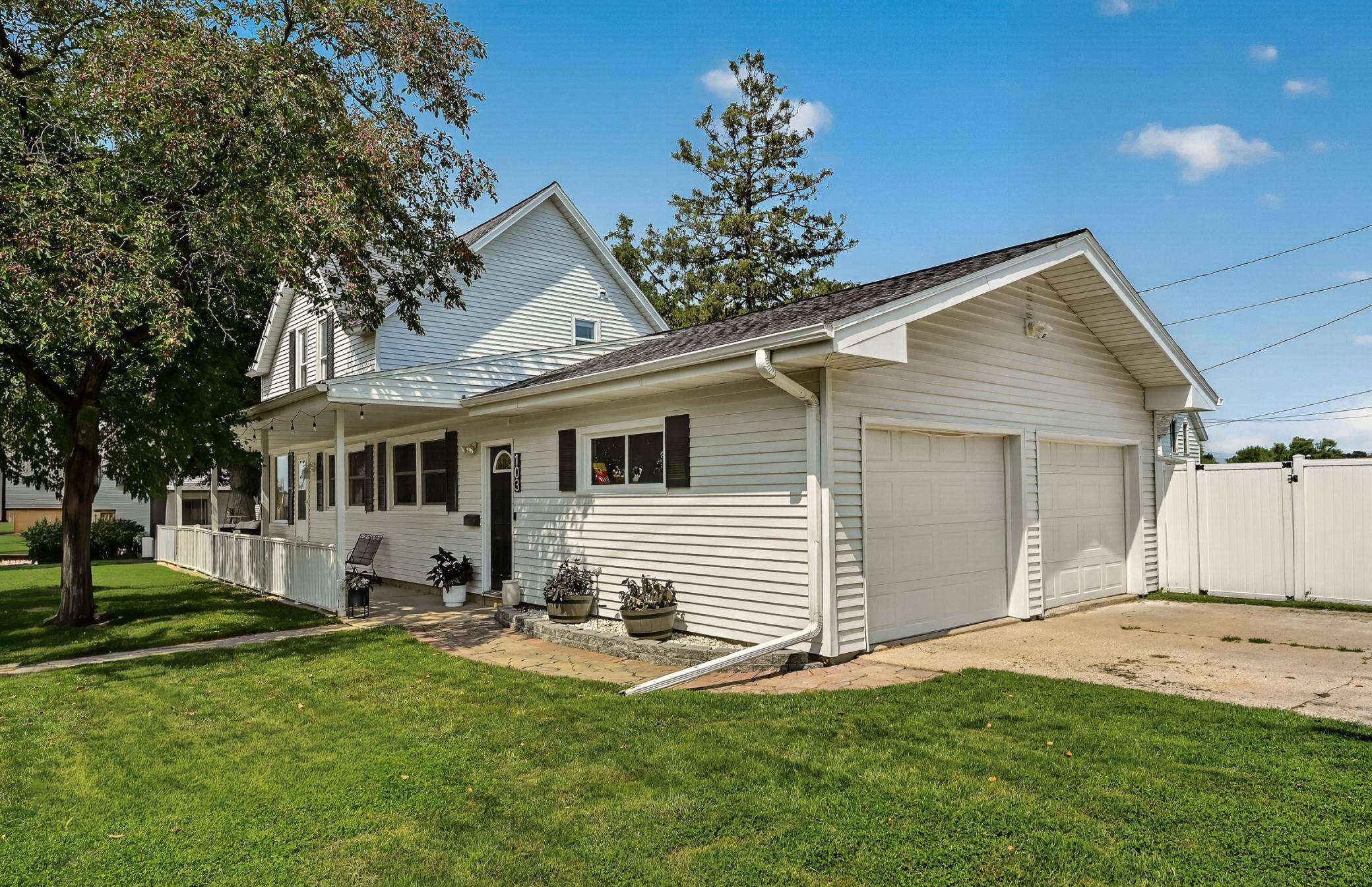 103 4th St SW, Stewartville, MN 55976
