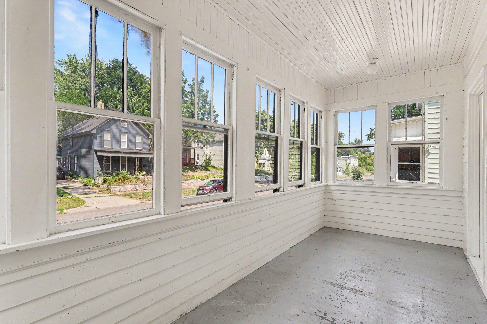 498 Beaumont ST, Saint Paul, MN 55130