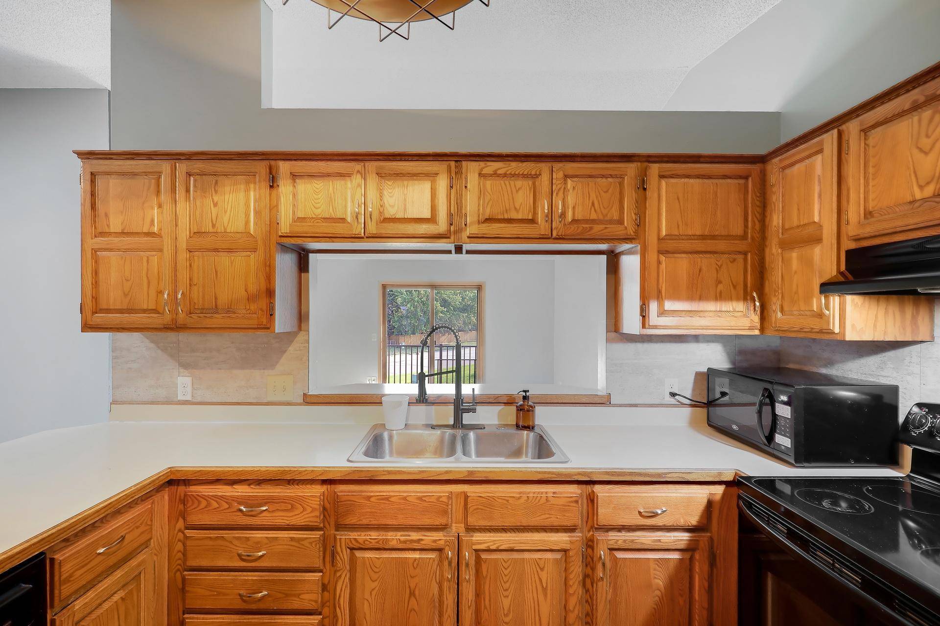 11139 Edgewood CIR N, Champlin, MN 55316