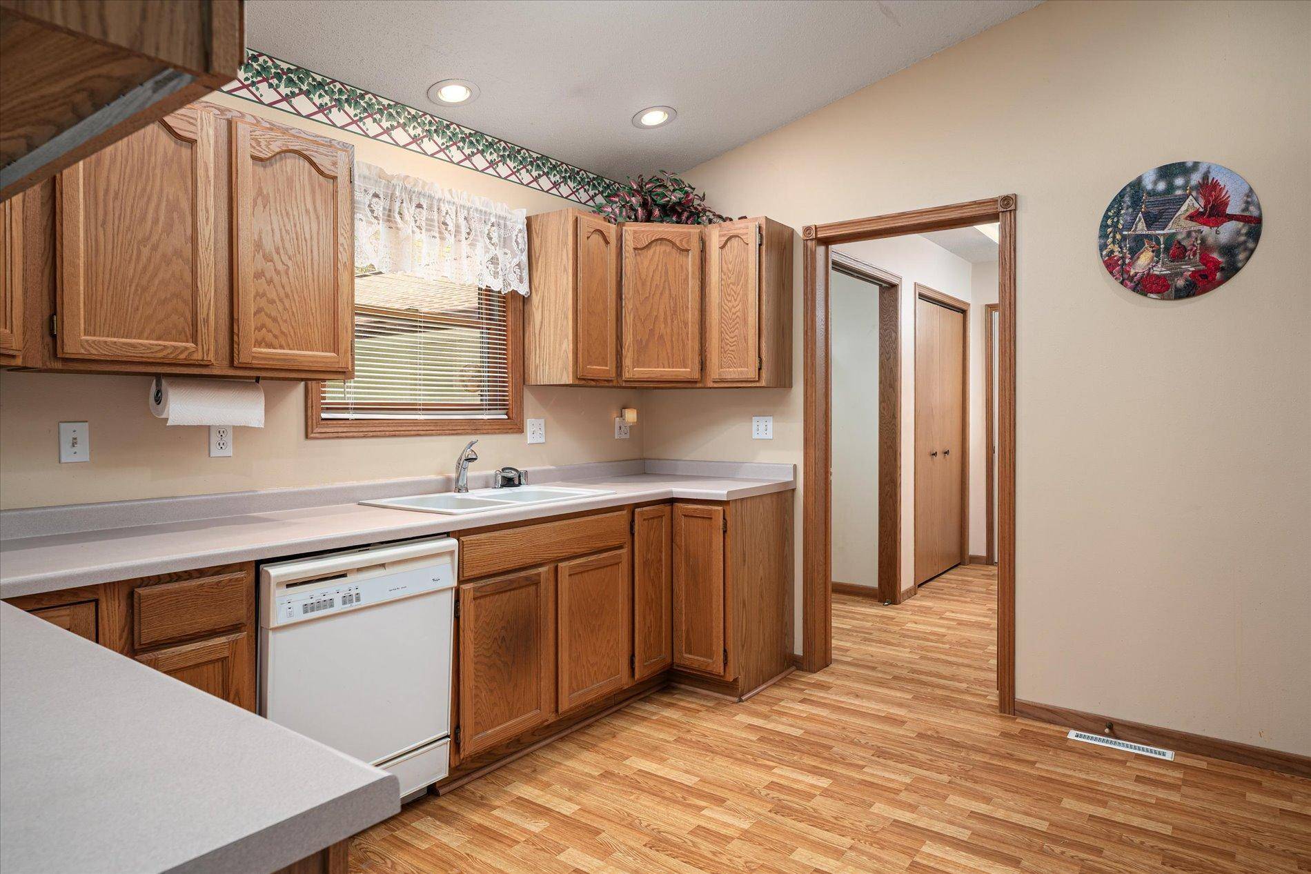 310 Haralson LN, La Crescent, MN 55947