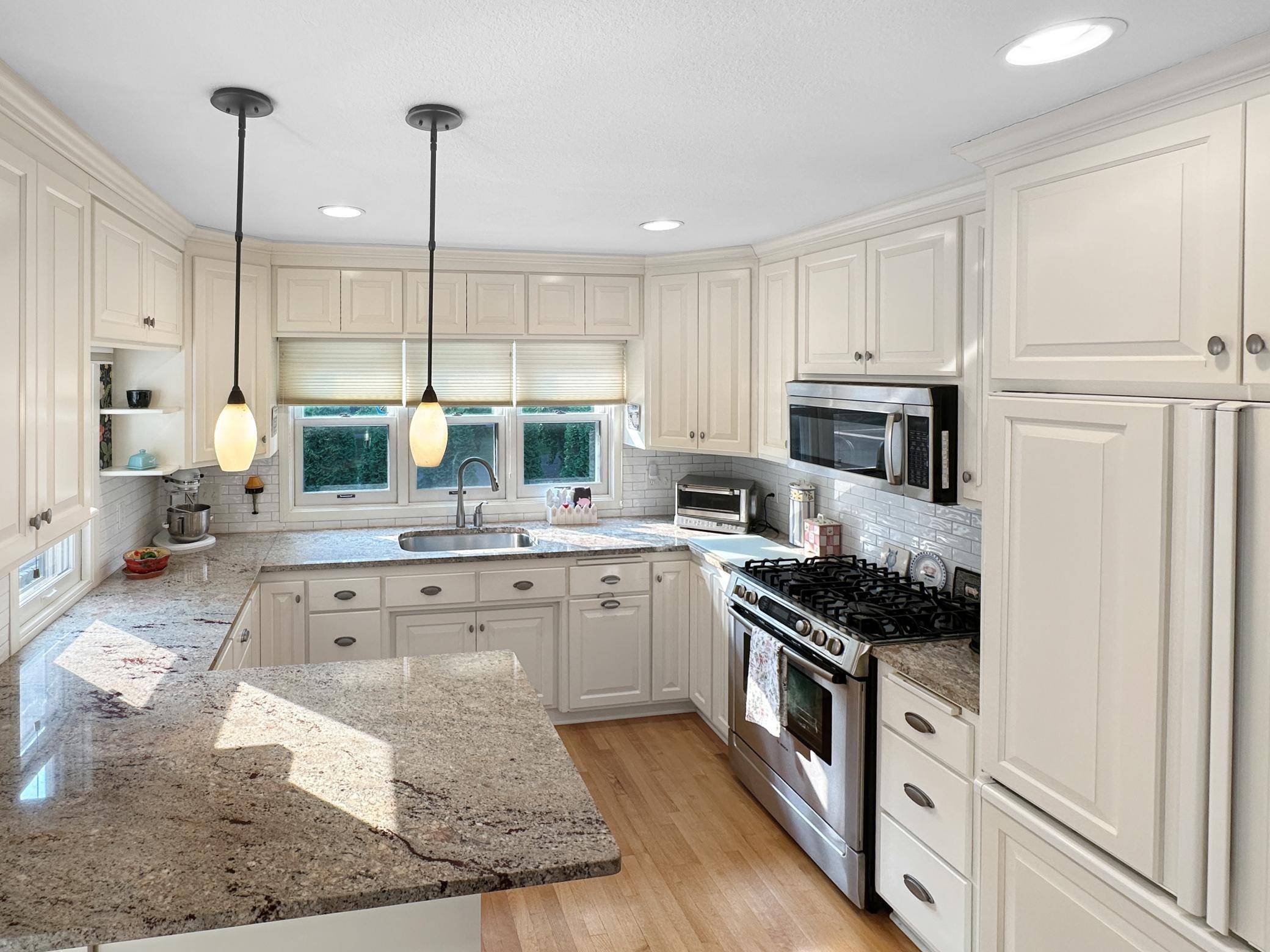 251 W Lake ST, Excelsior, MN 55331