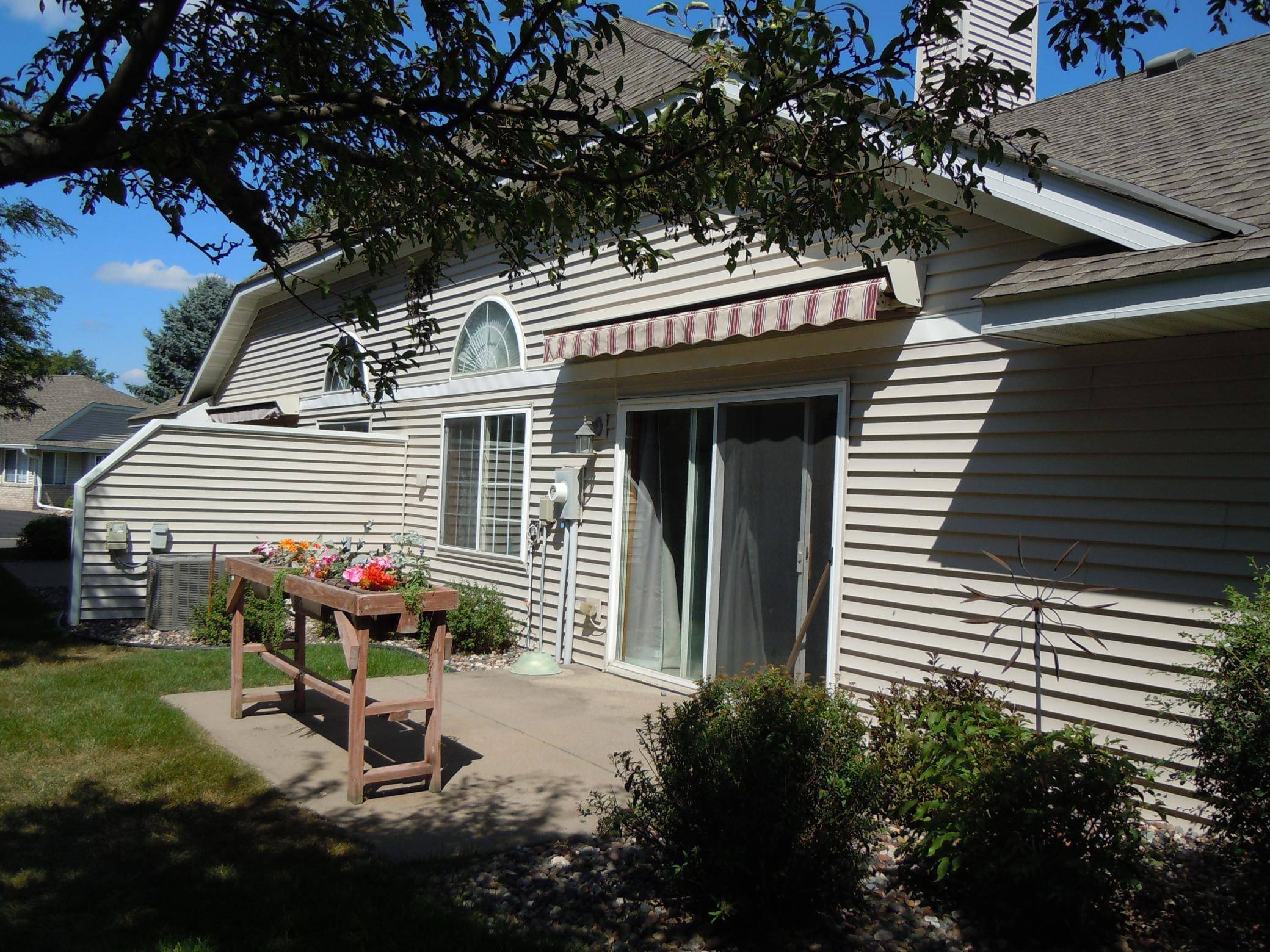 8620 Oxford LN, Brooklyn Park, MN 55443