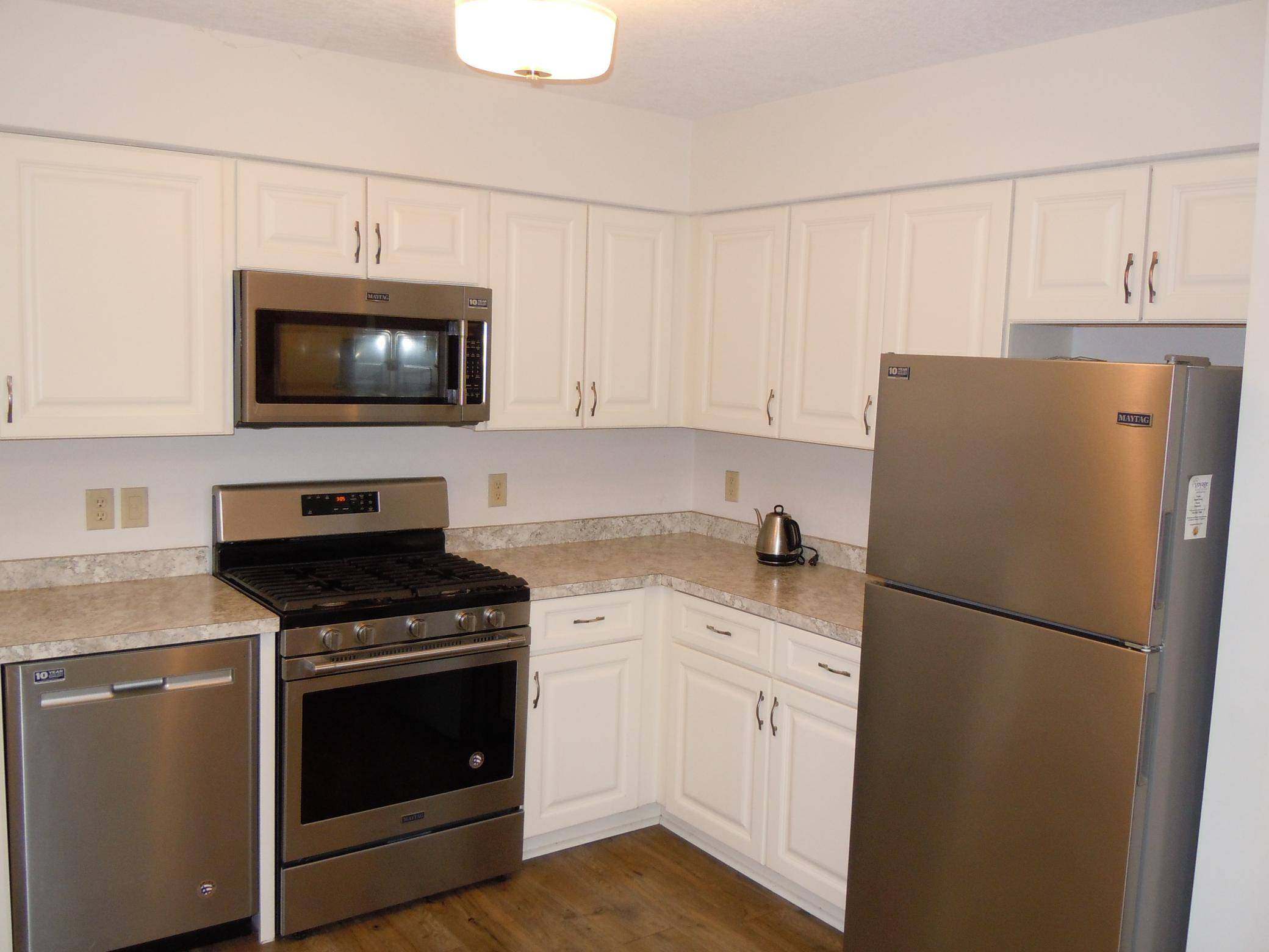 8620 Oxford LN, Brooklyn Park, MN 55443