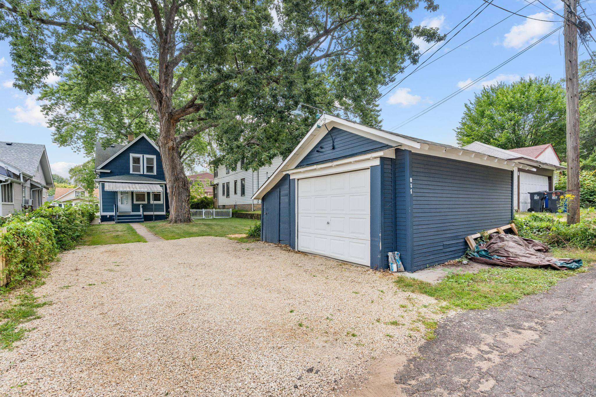 831 Smith AVE S, Saint Paul, MN 55107
