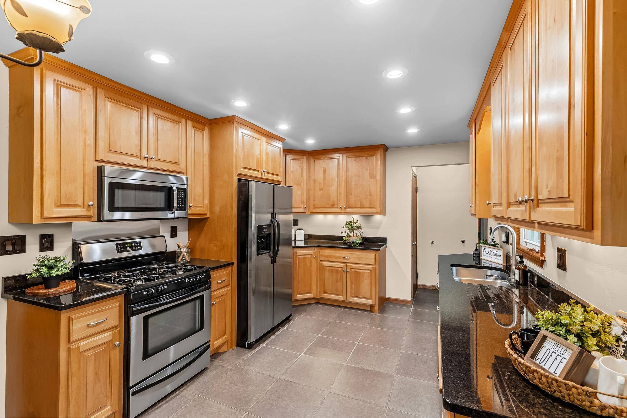 1843 Grant RD, Arden Hills, MN 55112