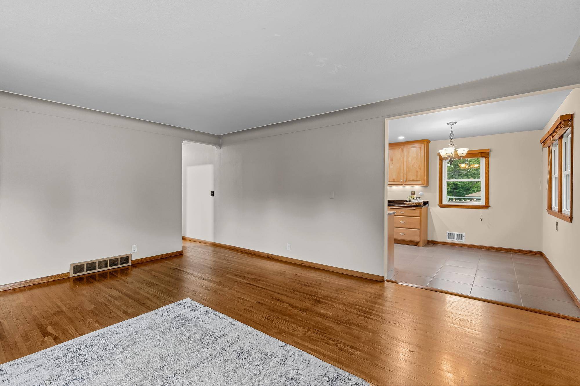 1843 Grant RD, Arden Hills, MN 55112
