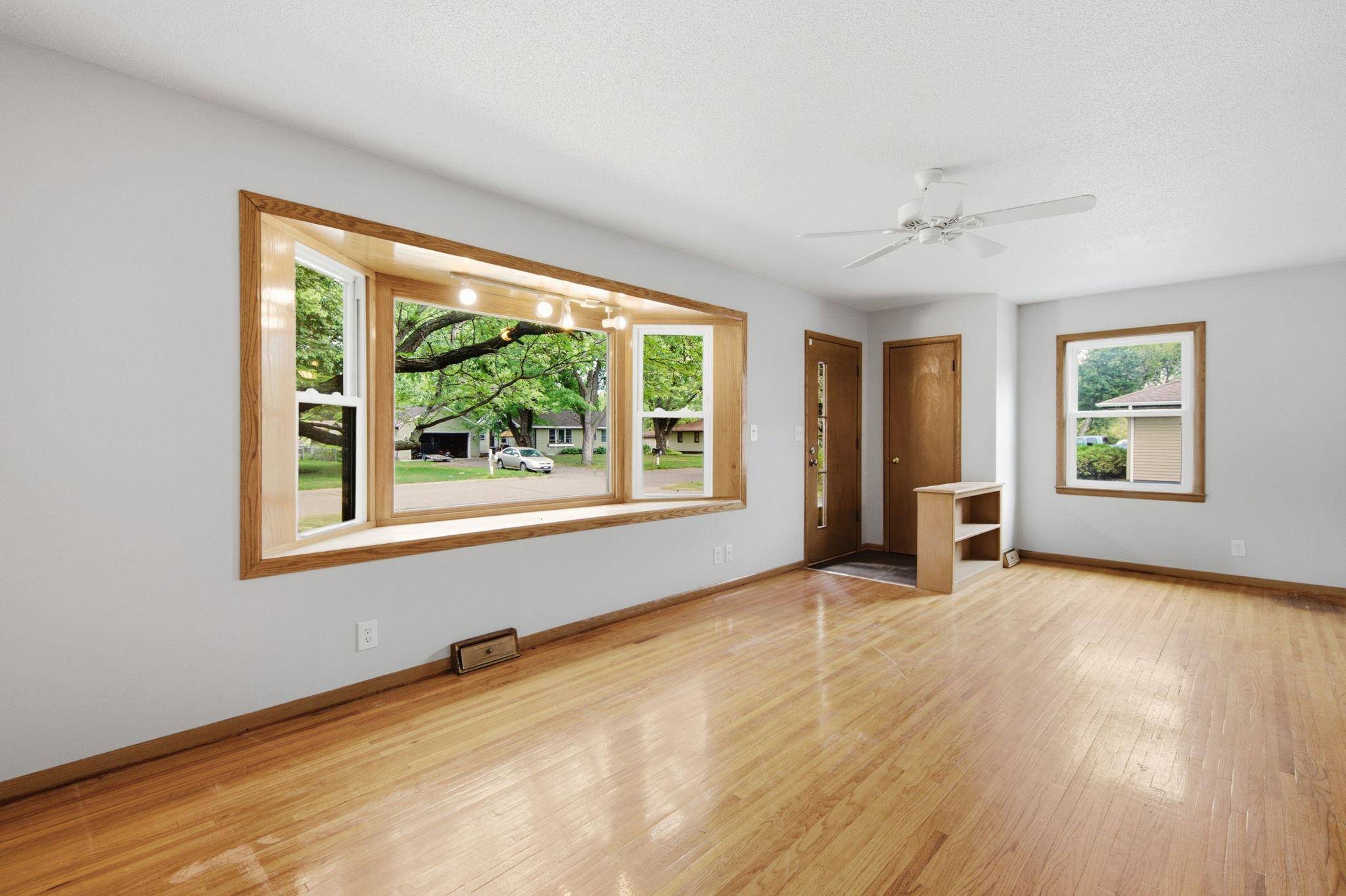 6717 Dutton AVE, Brooklyn Park, MN 55428