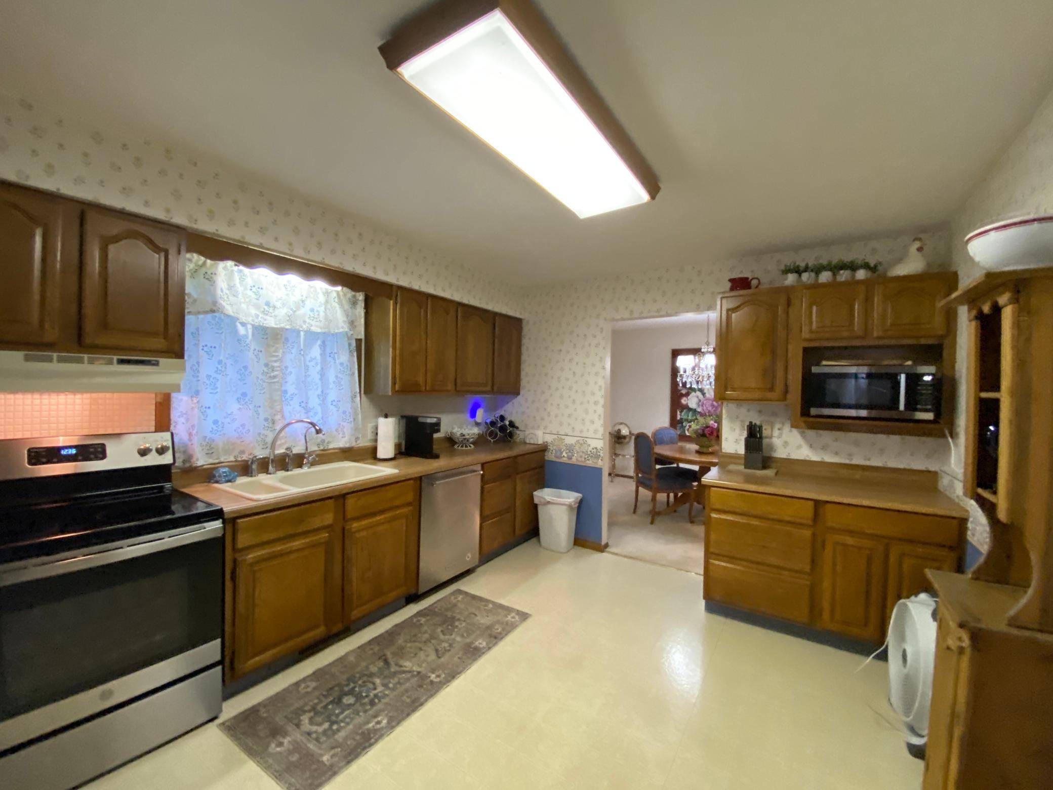 421 Meredith RD, Albert Lea, MN 56007