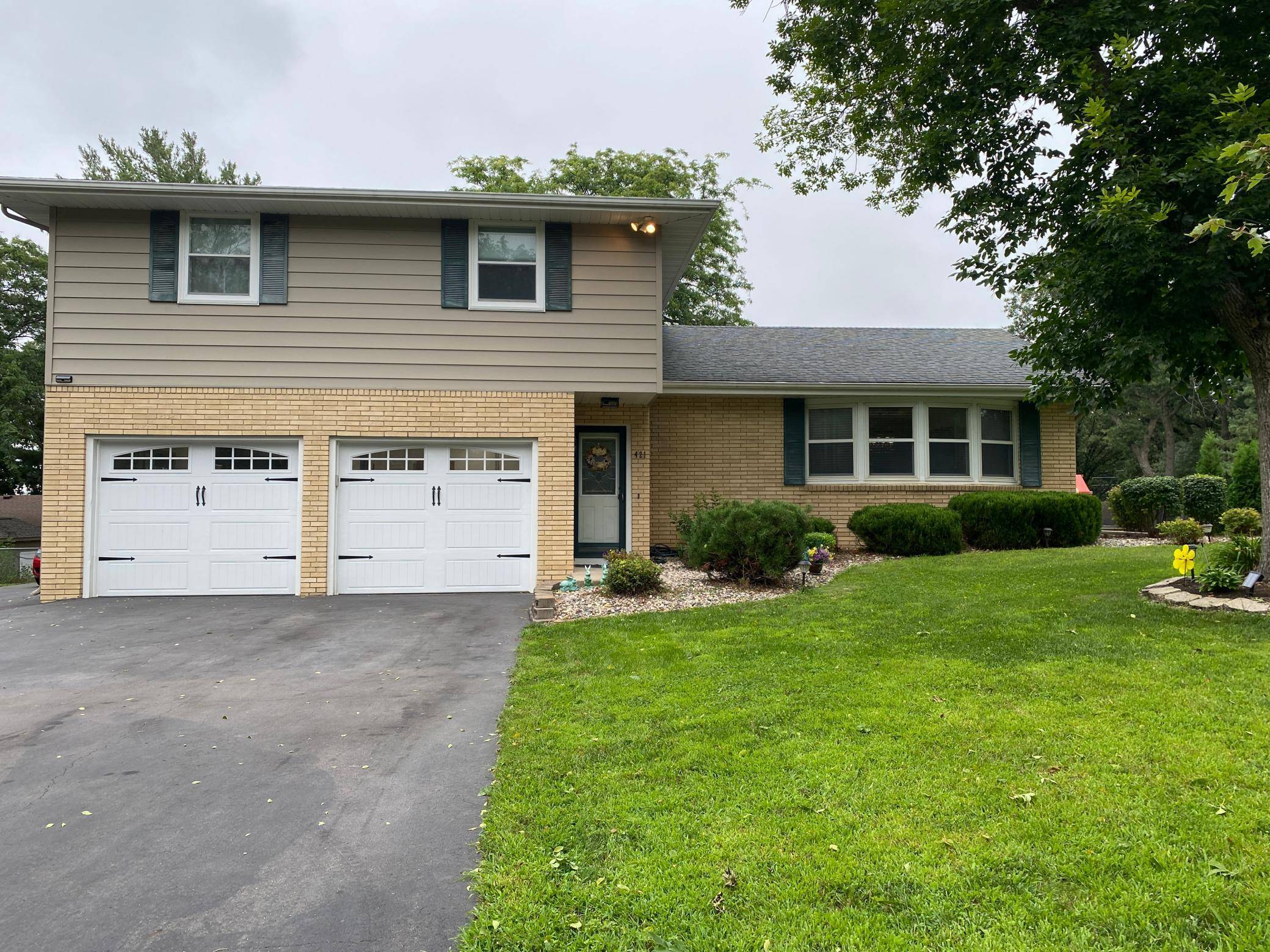 421 Meredith RD, Albert Lea, MN 56007