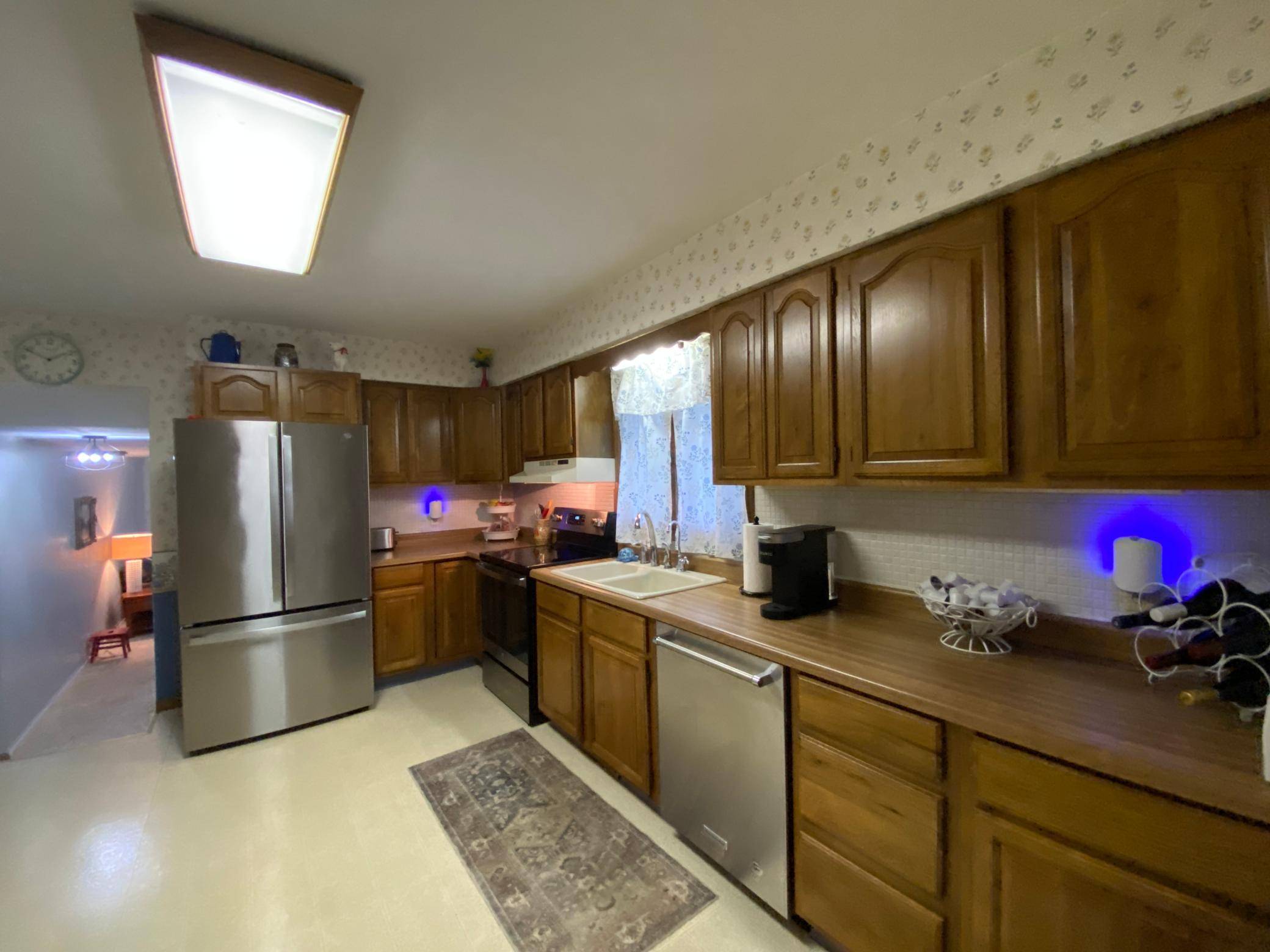 421 Meredith RD, Albert Lea, MN 56007