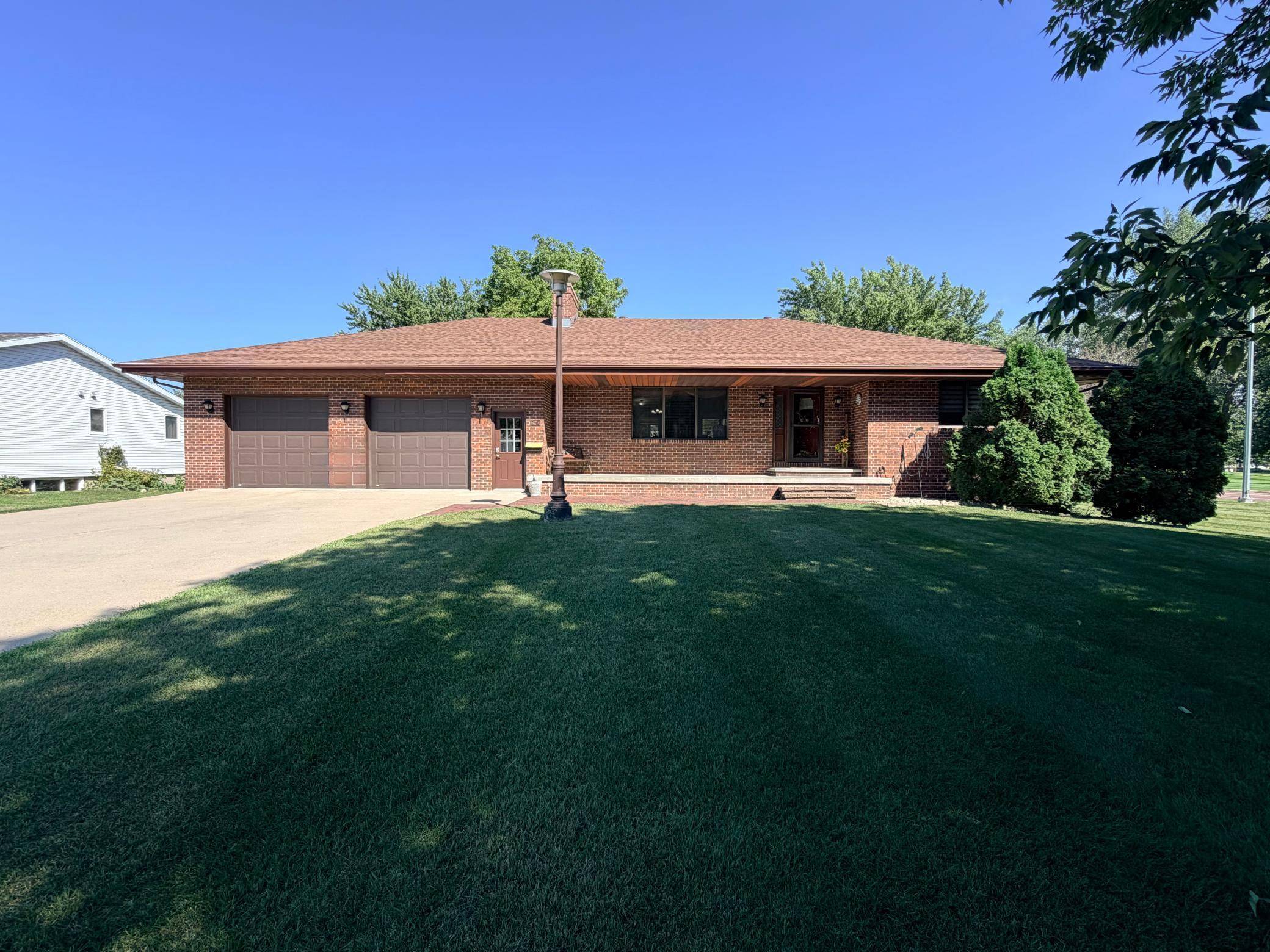 1604 Birchwood PL, Worthington, MN 56187
