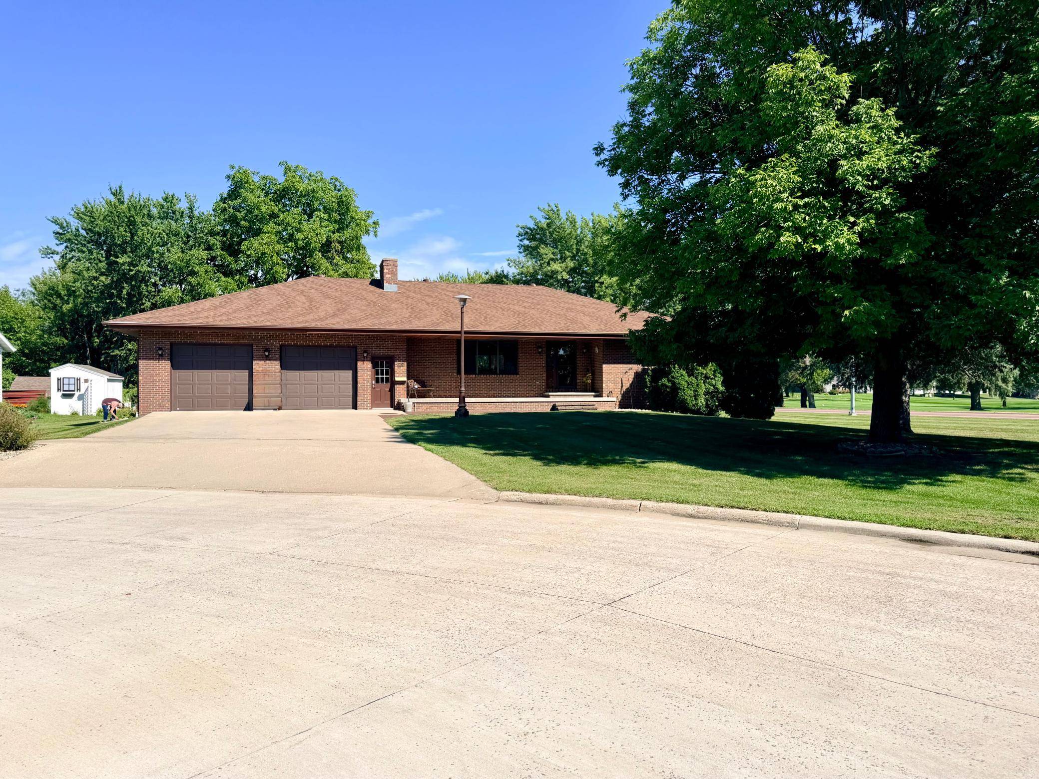 1604 Birchwood PL, Worthington, MN 56187
