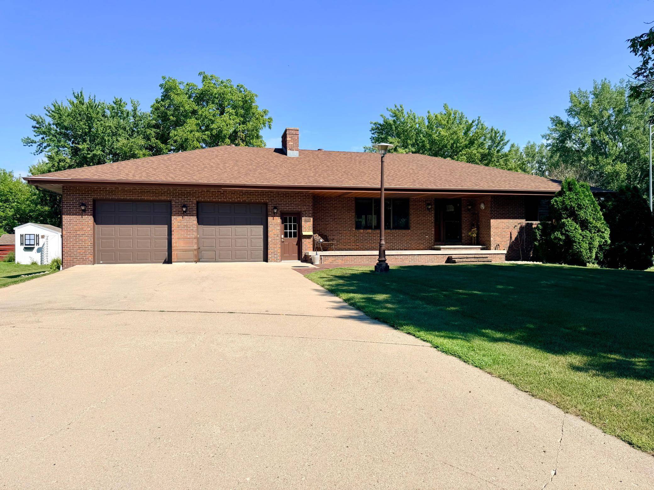 1604 Birchwood PL, Worthington, MN 56187