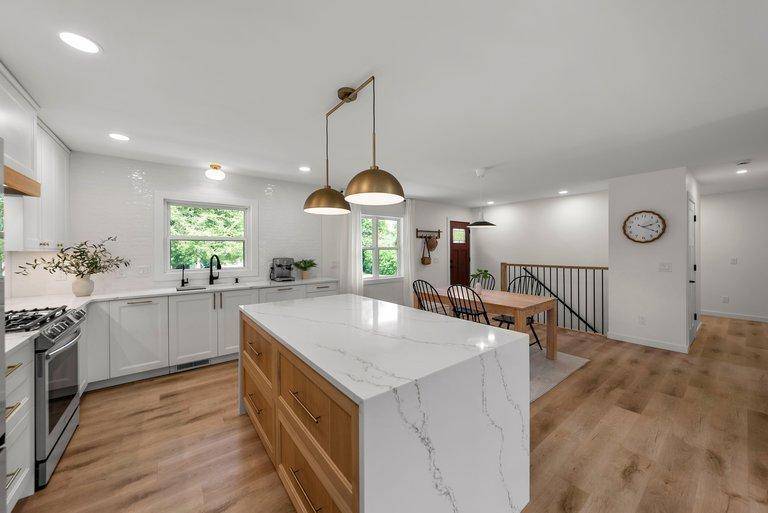 8124 Mount Curve BLVD, Brooklyn Park, MN 55445