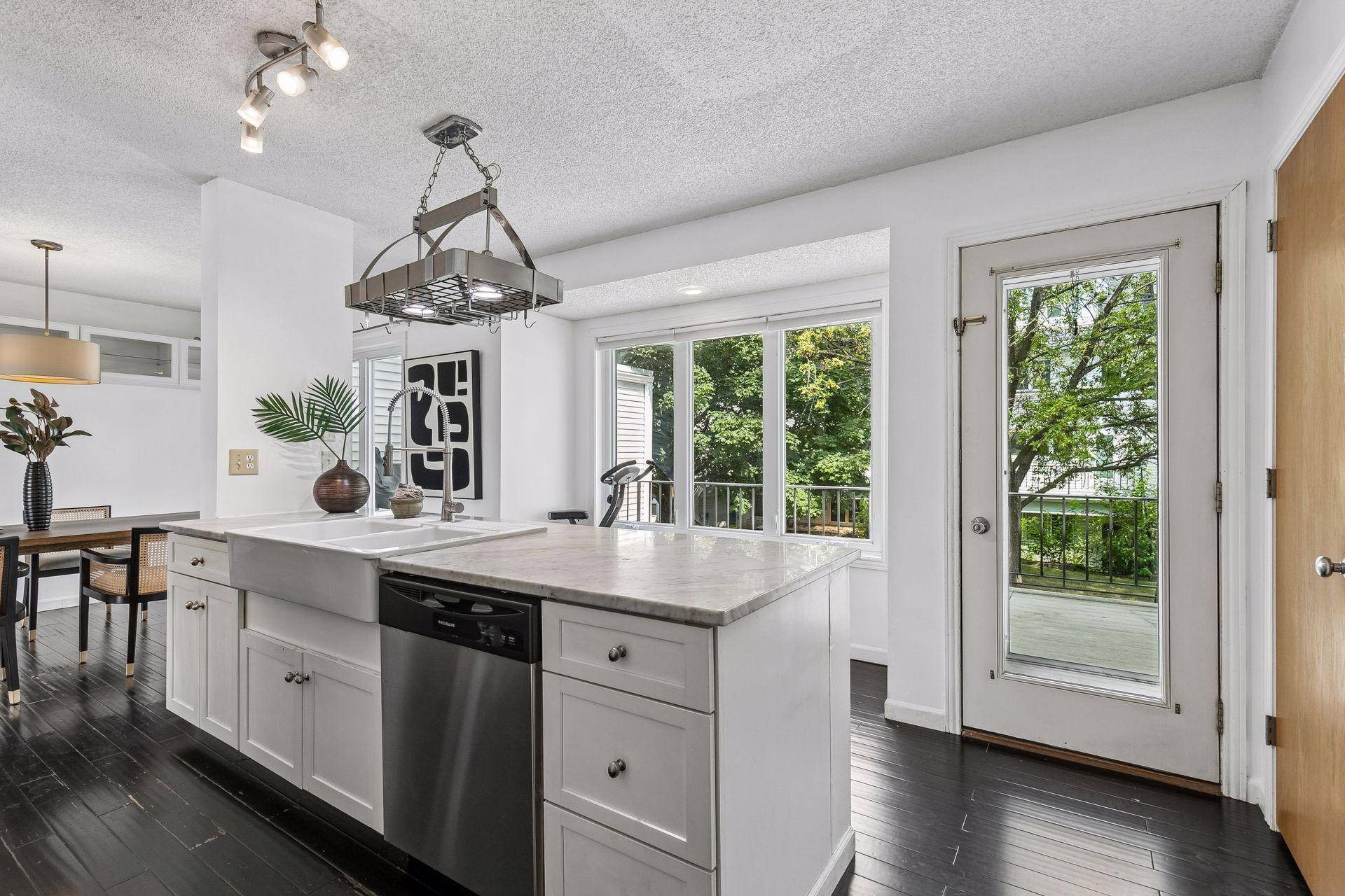 925 Dartmouth SE, Minneapolis, MN 55414