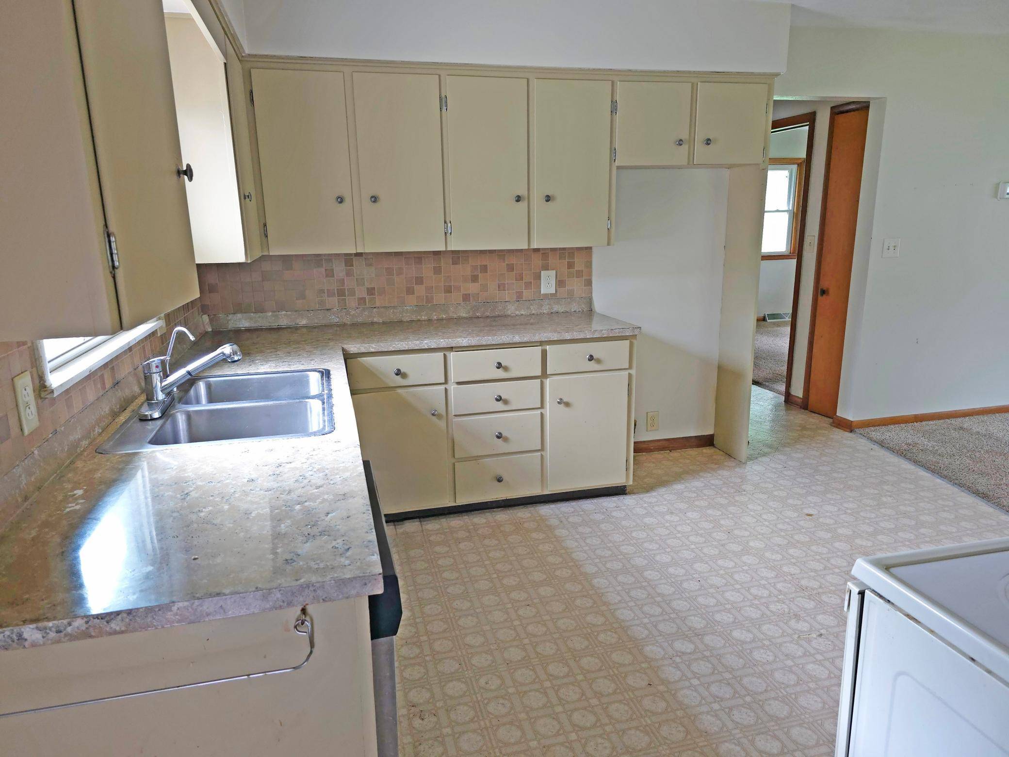 1109 S Moore ST, Blue Earth, MN 56013