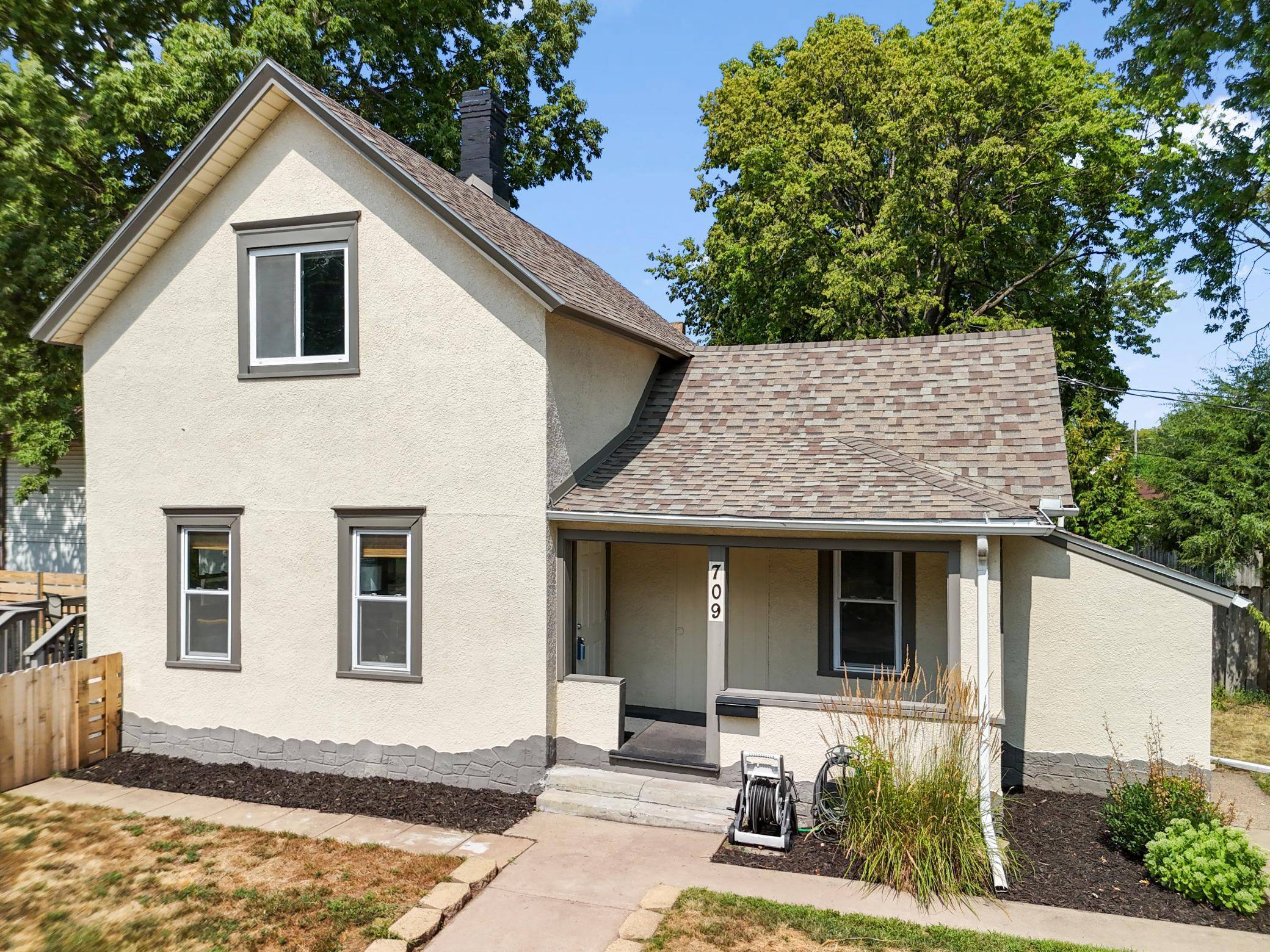 709 24th AVE NE, Minneapolis, MN 55418