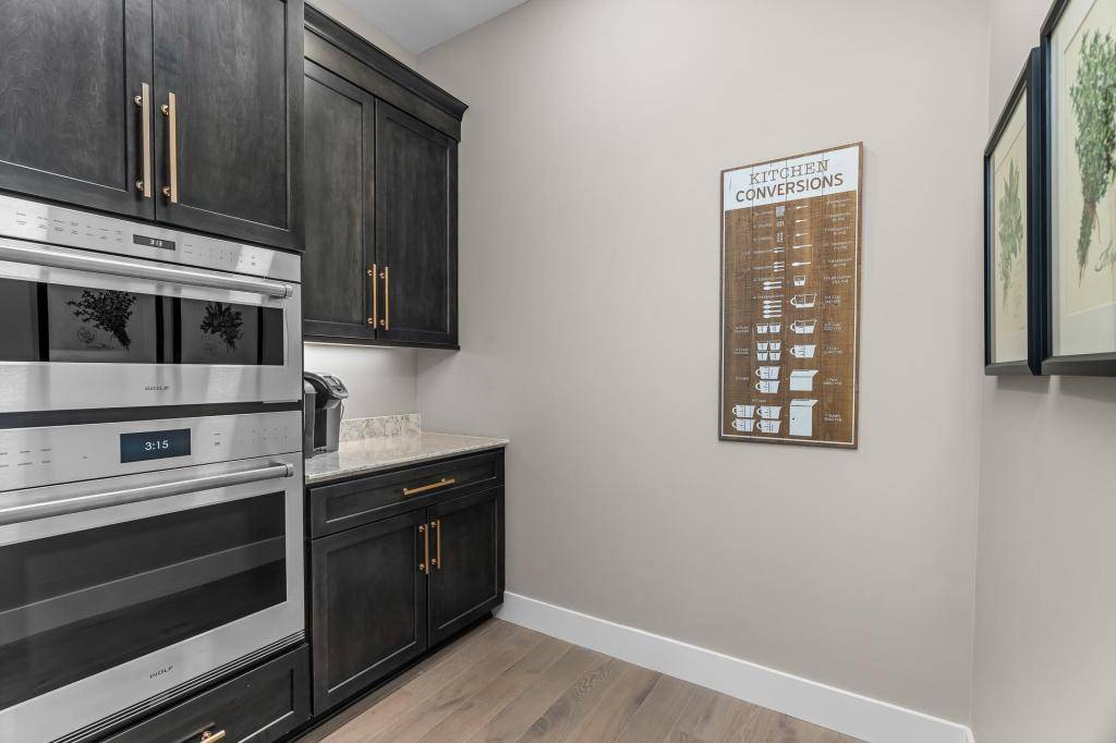 1 Hill Farm Rd #208, North Oaks, MN 55127